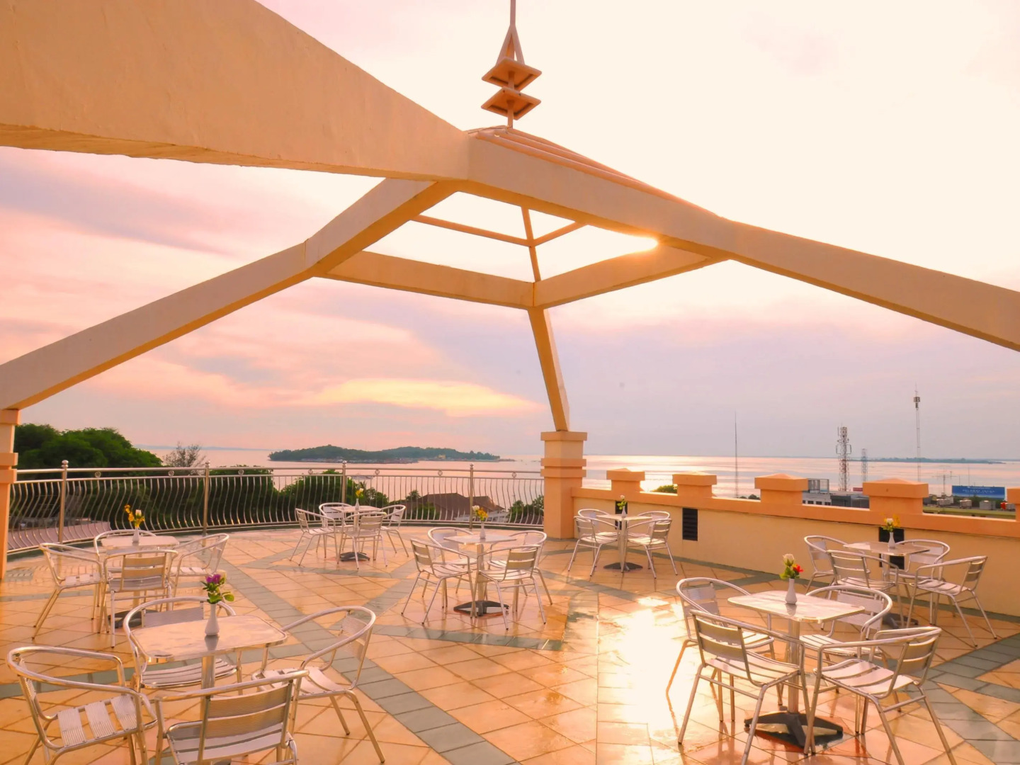 Nite & Day Laguna Bintan - Tanjungpinang