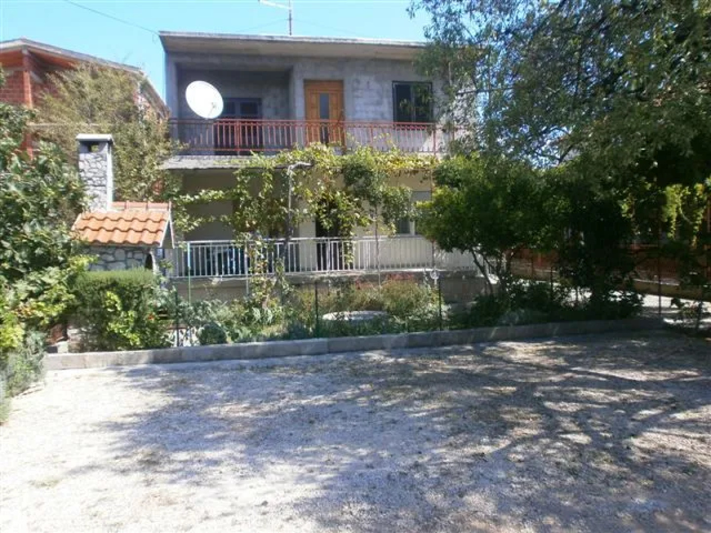 Apartment Nikola - afordable & close to center: A1 Pirovac, Riviera Sibenik