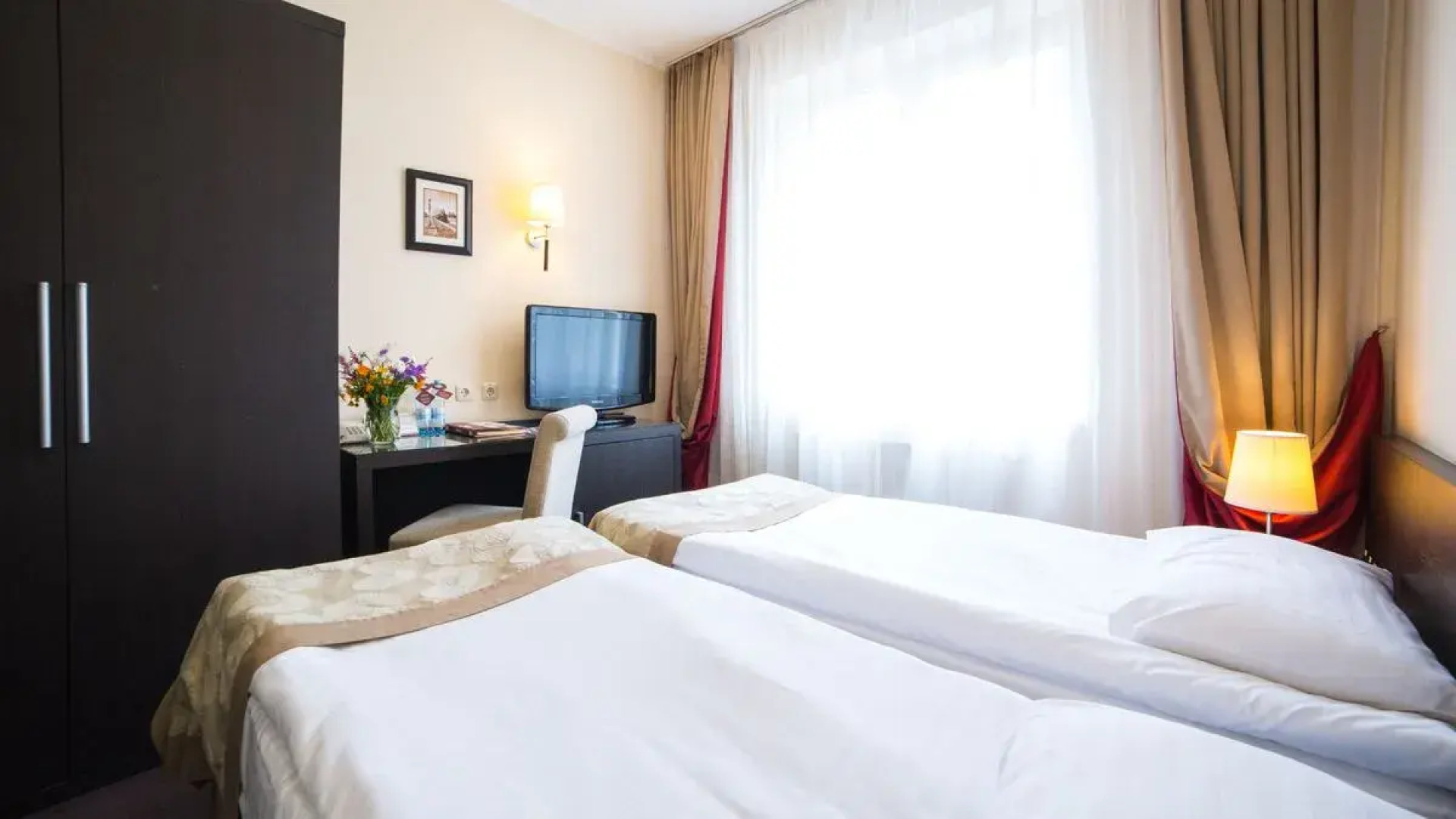 Optima Дворжец Львов