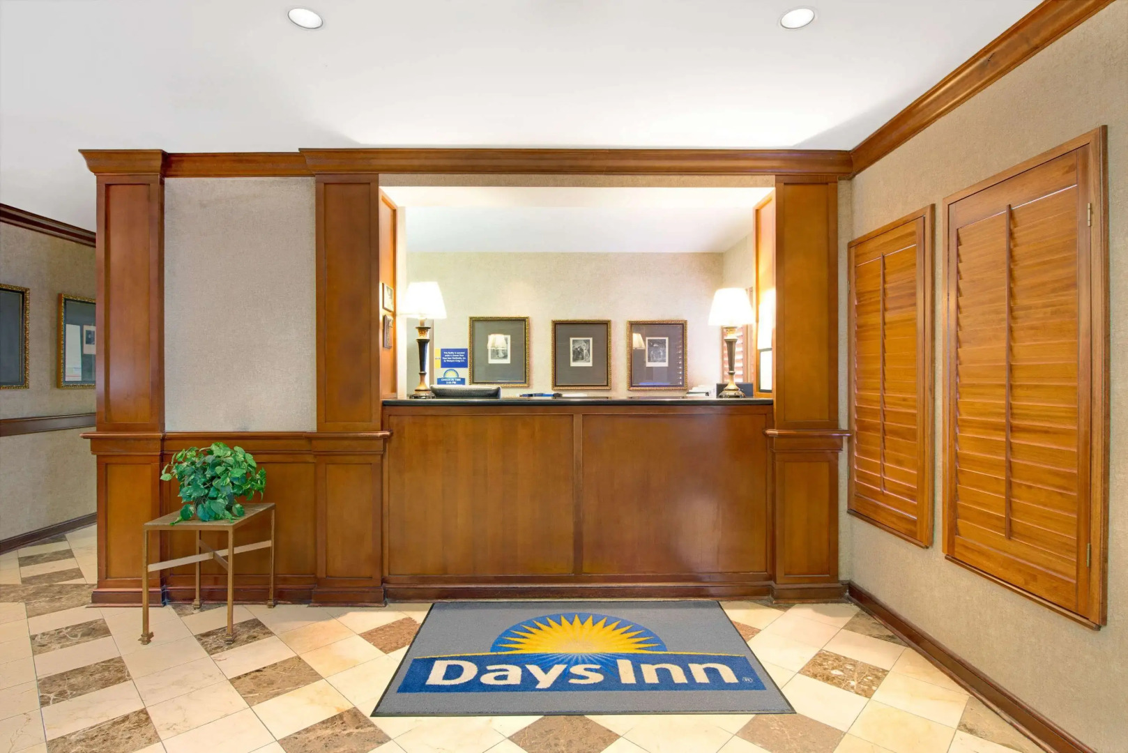 Days Inn and Suites by Wyndham St. Louis/Westport Plaza