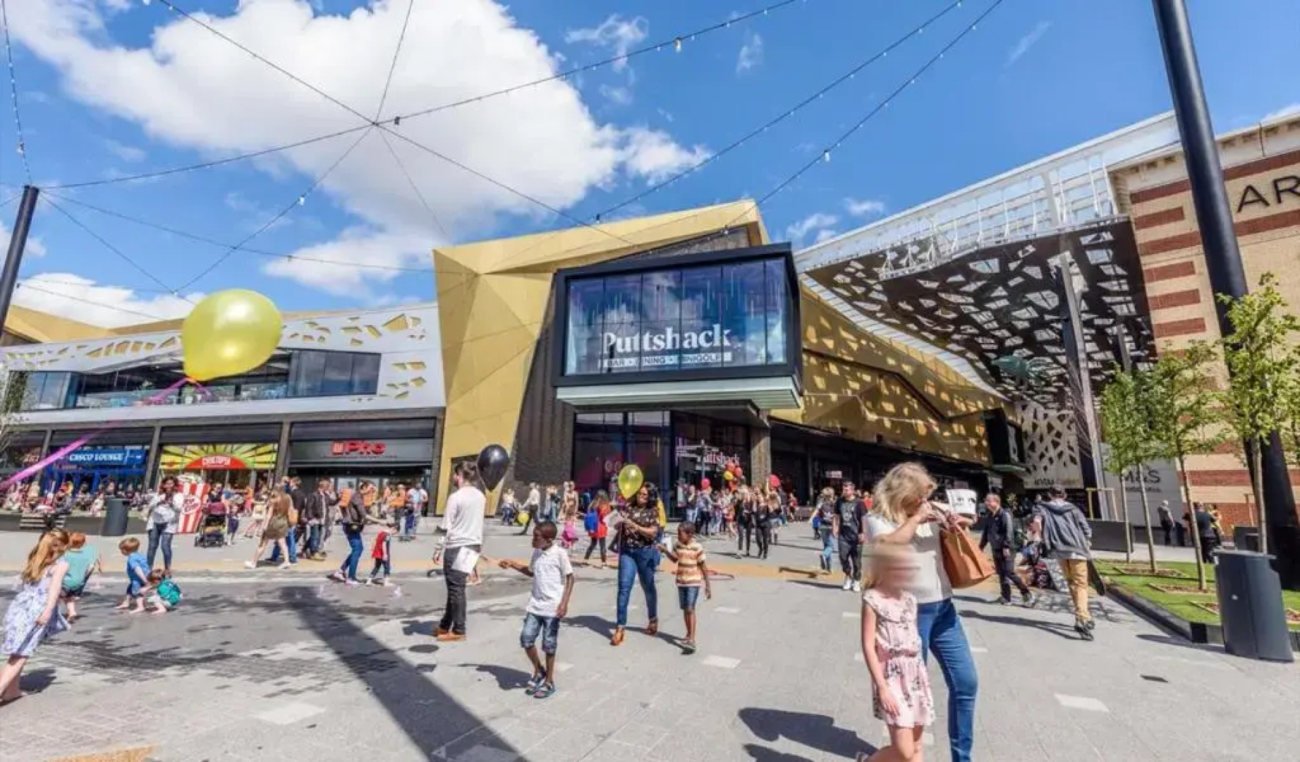 Luxury 2-bed Flat in Lakeside, West Thurrock