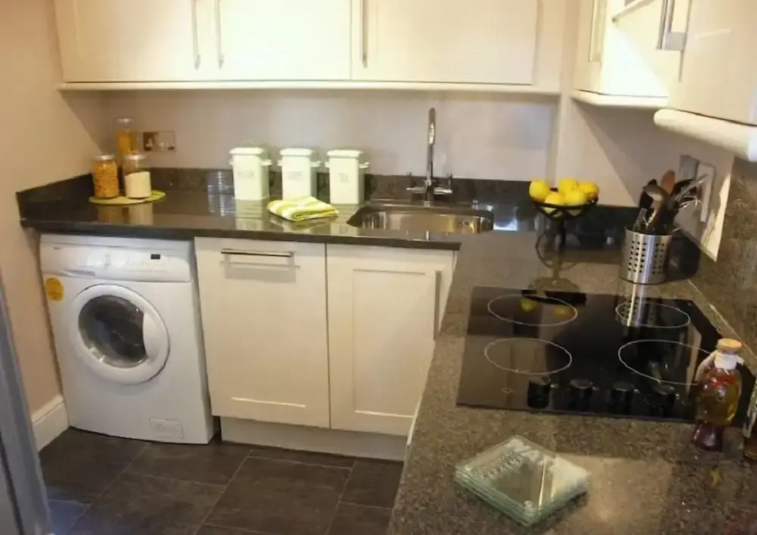 Elizabeth Court House