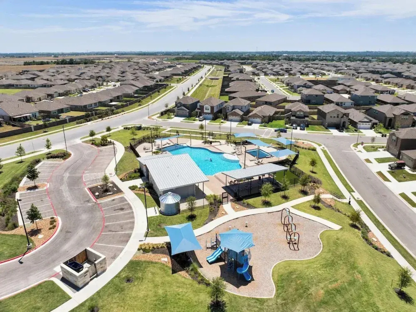 Charming 4BR Spacious Backyard in Hutto