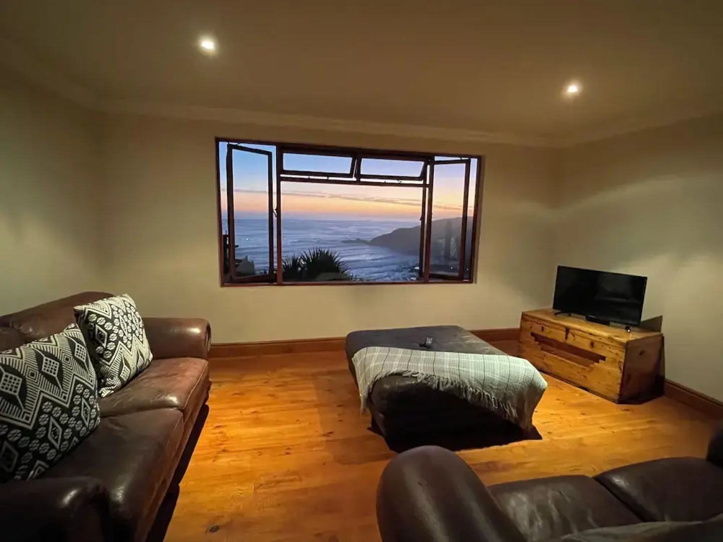 Dutton's Cove Guesthouse