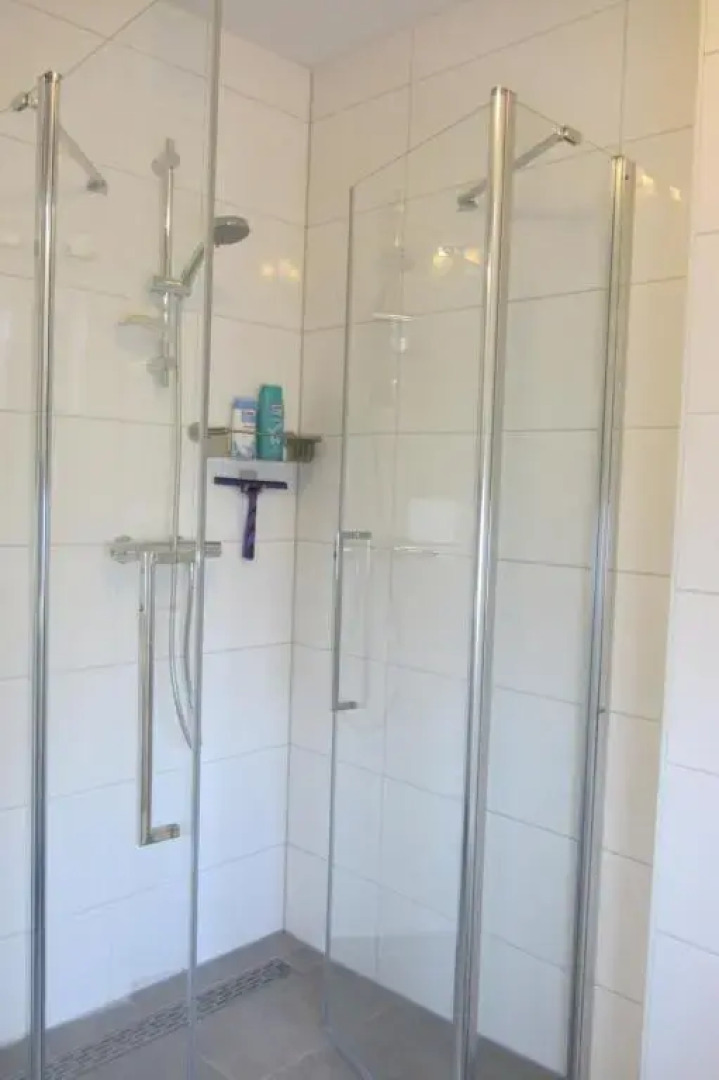 Heerenveen zonnige hoekwoning met tuinkamer en eigen parkeerplaats