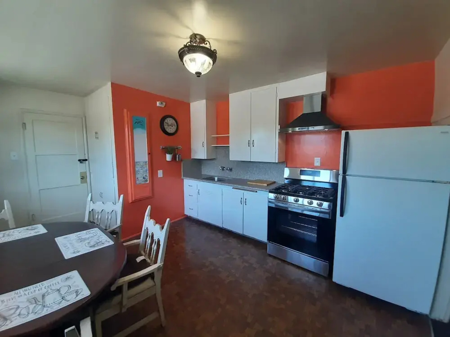 The New Star Motel with Studio-Kitchens: 1950s Extended-Stay Lodging and Retreat Center