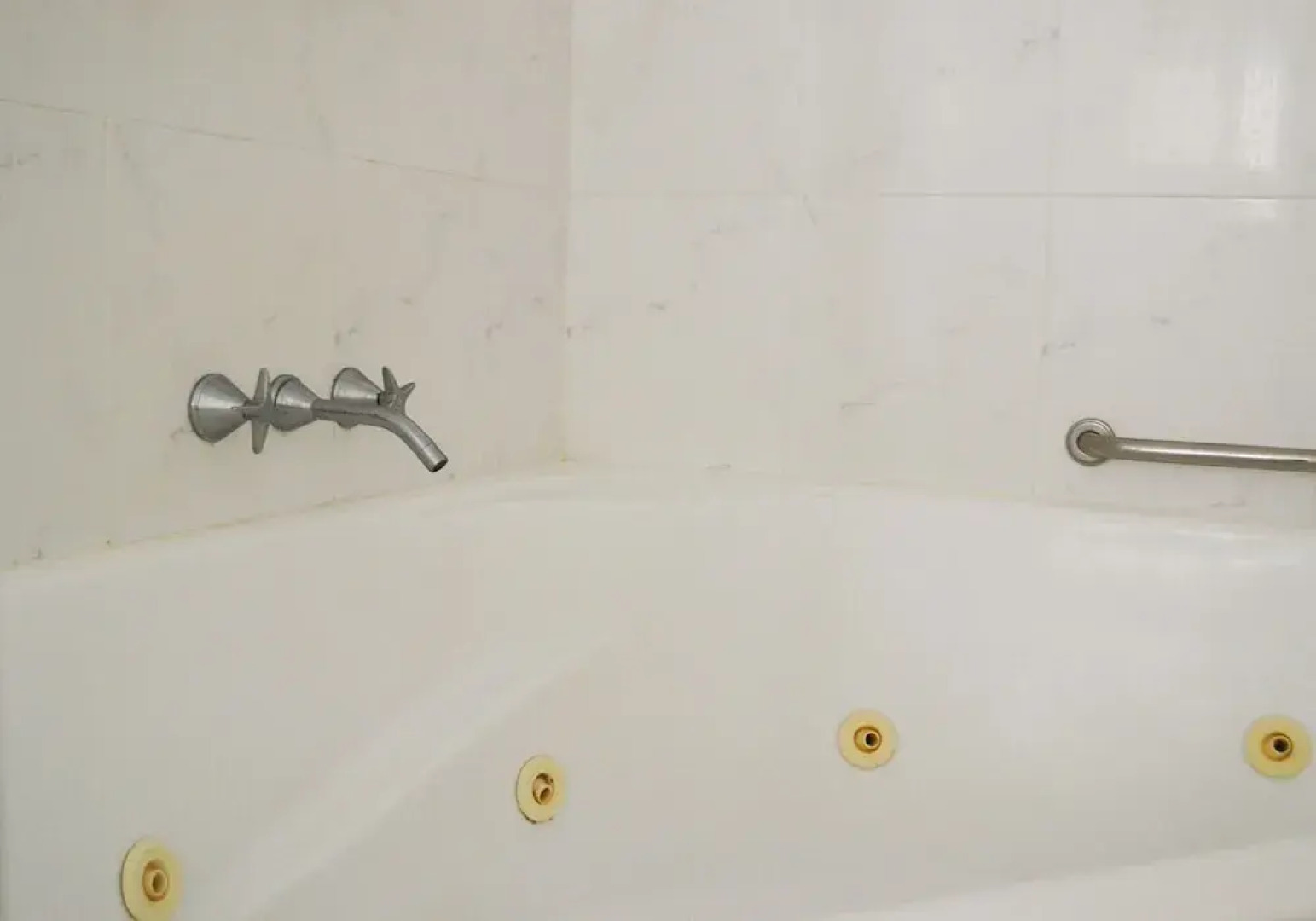 Hinchinbrook Marine Cove Resort