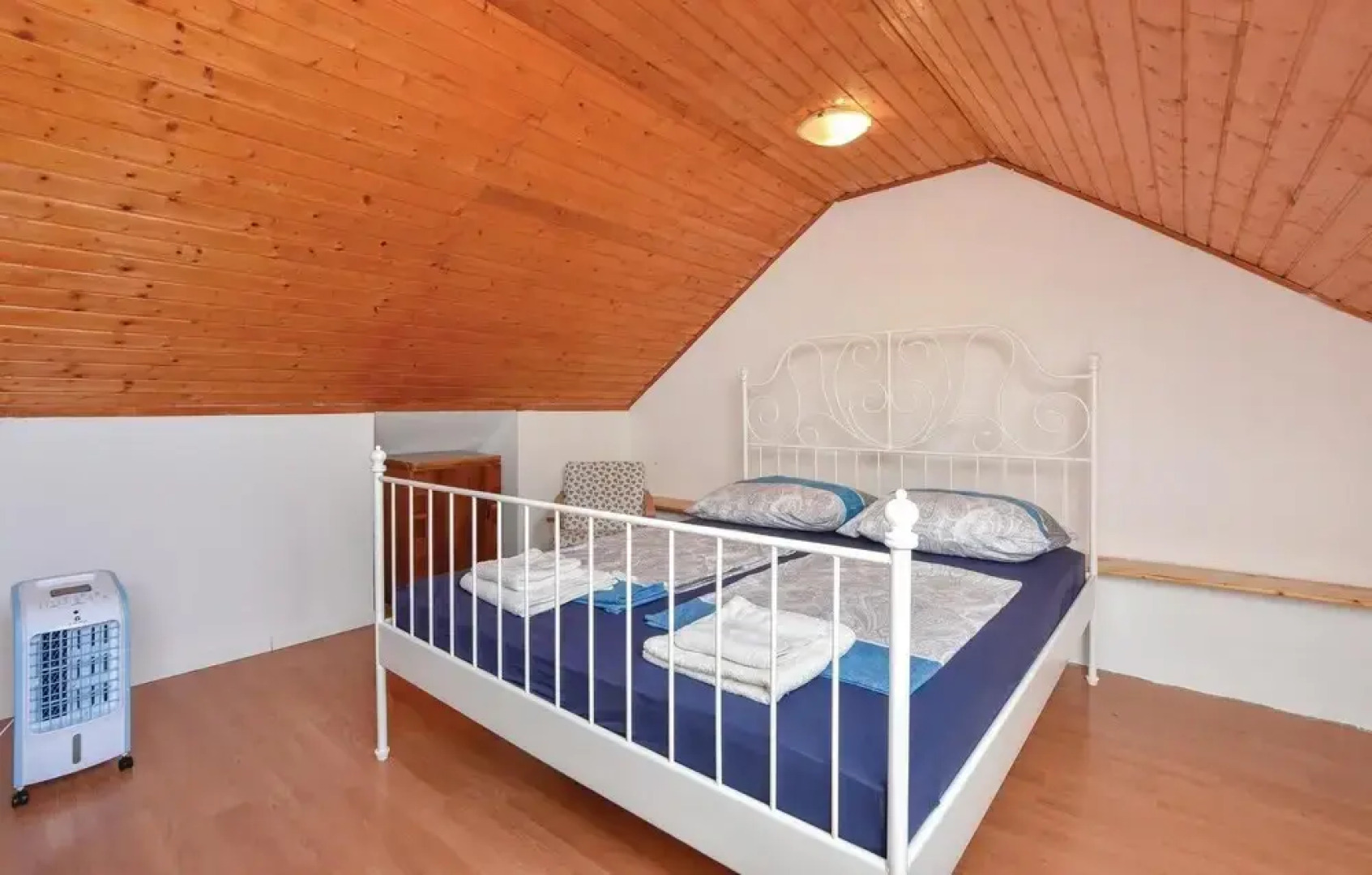 Beautiful Home in Duce With Wifi and 3 Bedrooms