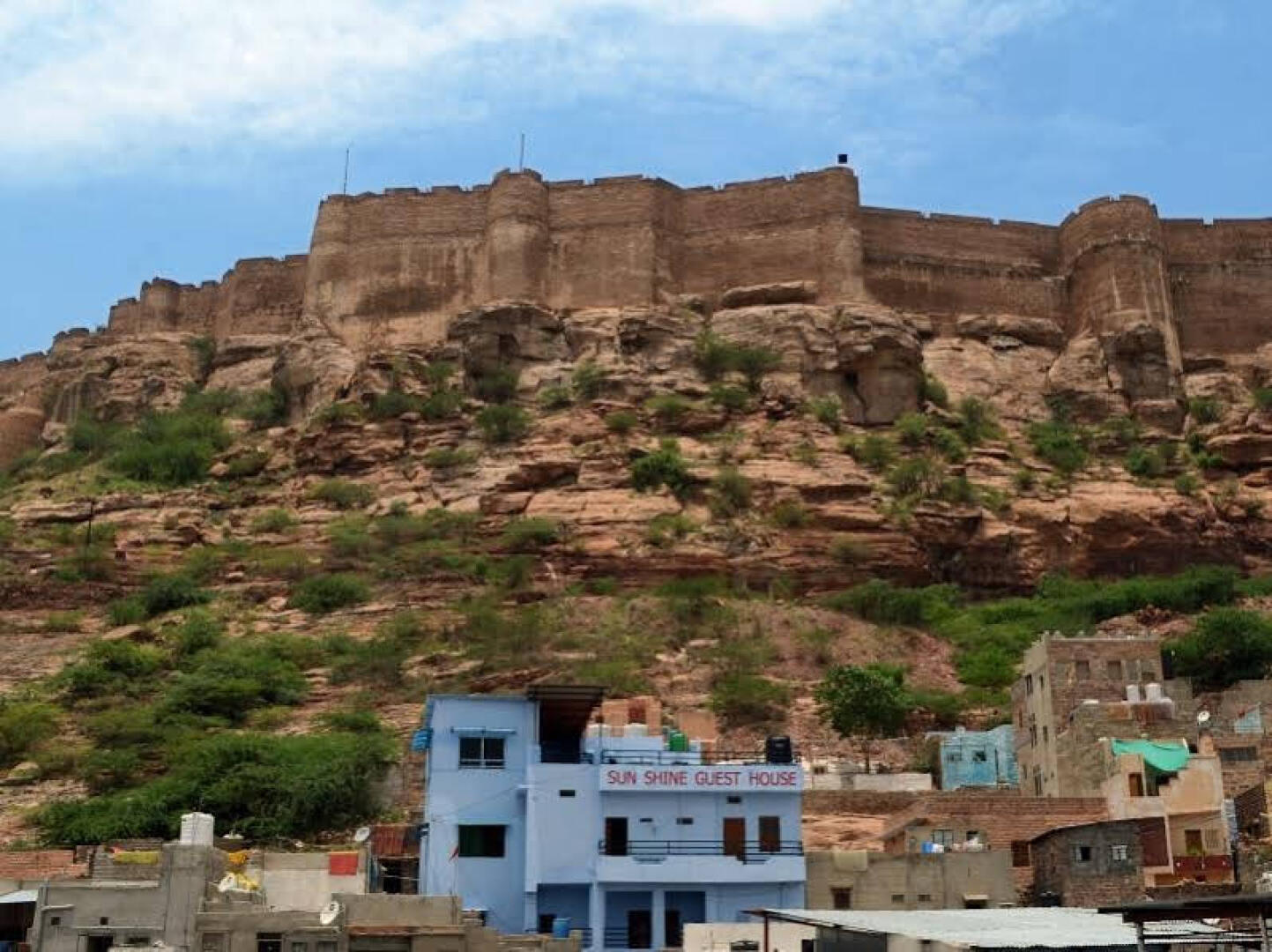 Sunshine Guest House & Restaurant