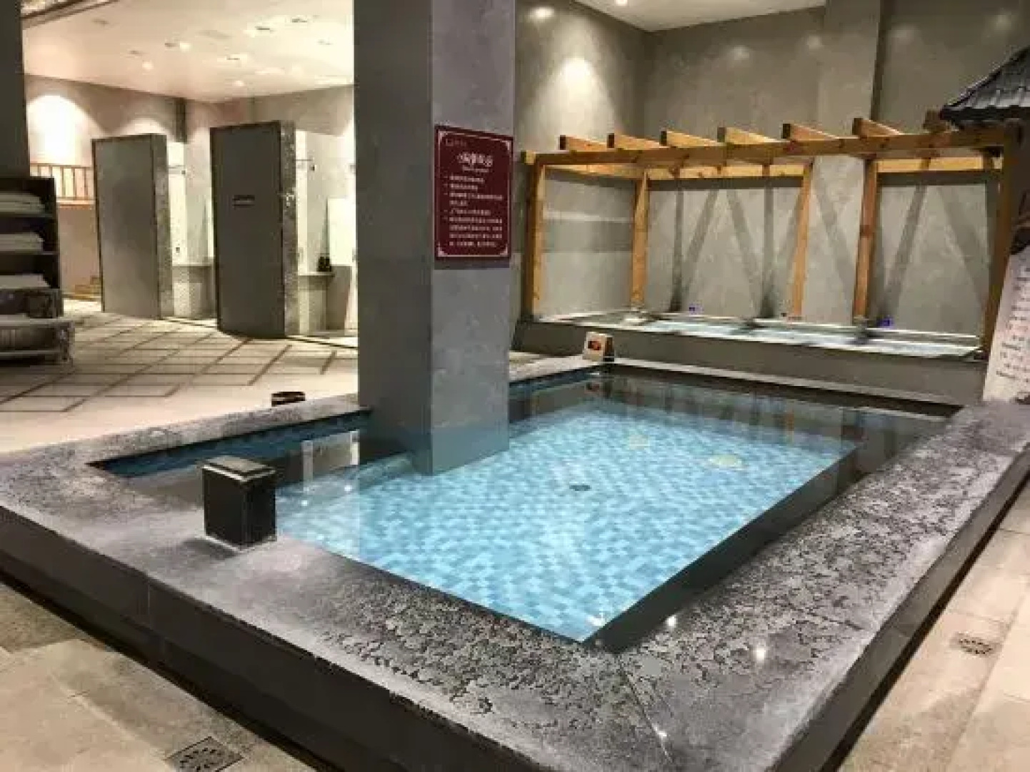 Yuxian Zixuan International Hotel