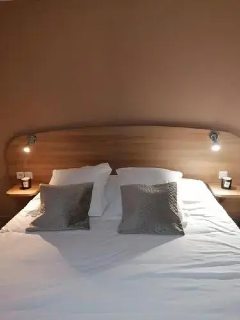 Hotel The Originals Romans-sur-Isère Le Clos des Tanneurs