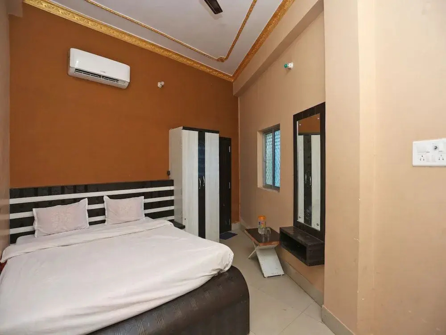 Spot On 45392 Maa Tara Hotel