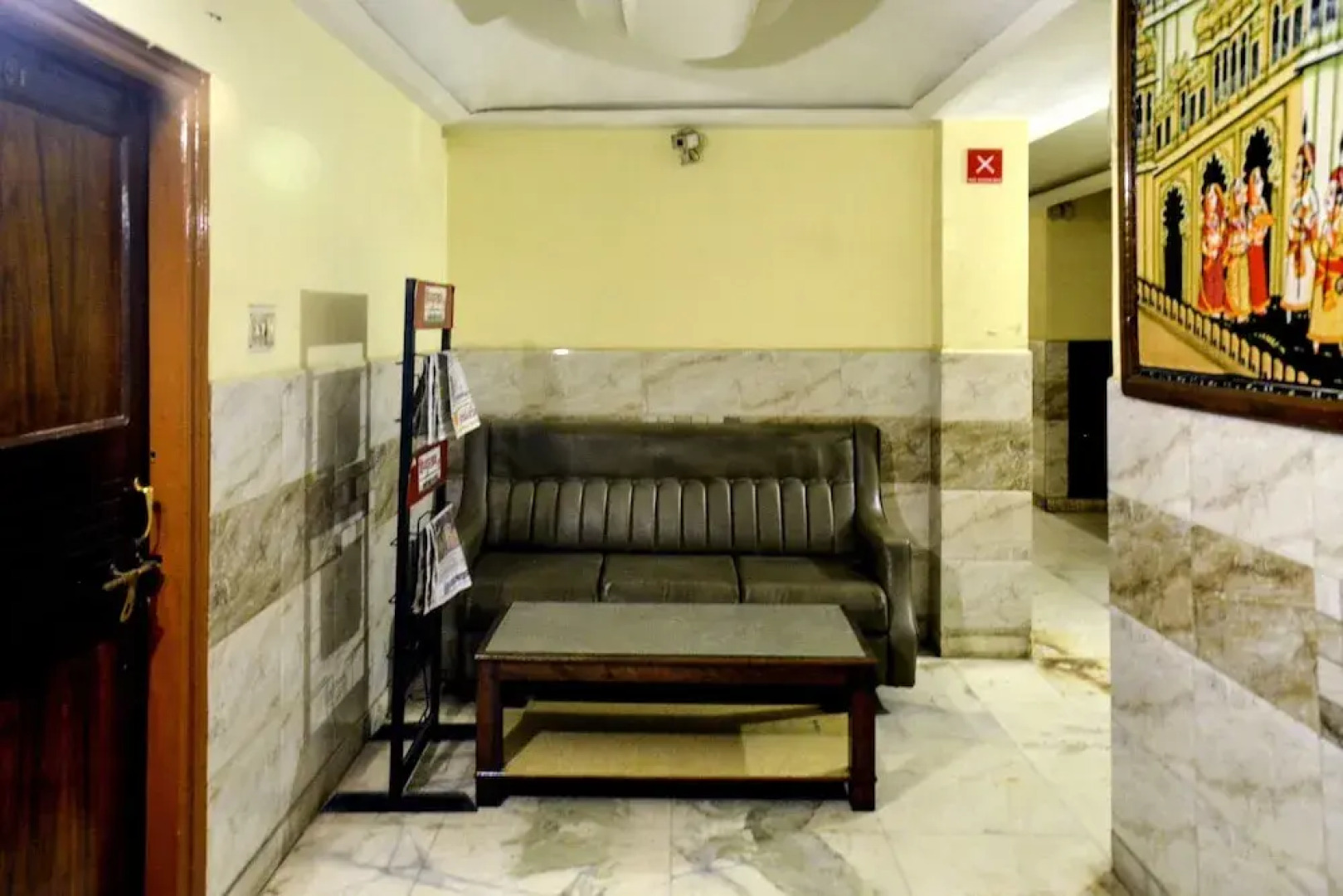 OYO 4956 Hotel Maharaja Palace