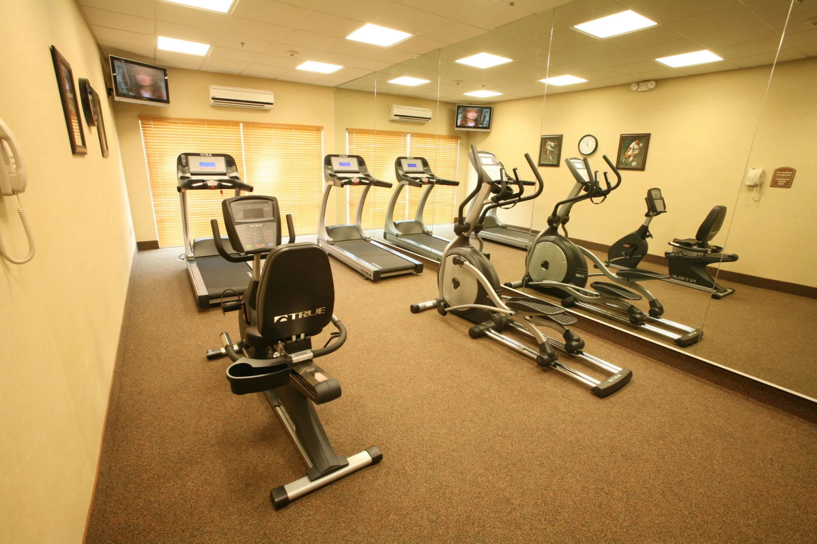 Holiday Inn Express Saltillo Zona Aeropuerto by IHG