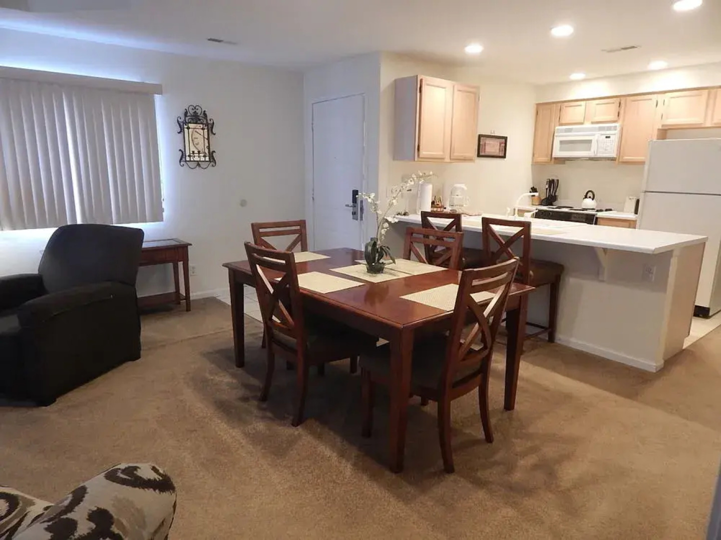 Four Seasons Racquet Club Condominiums