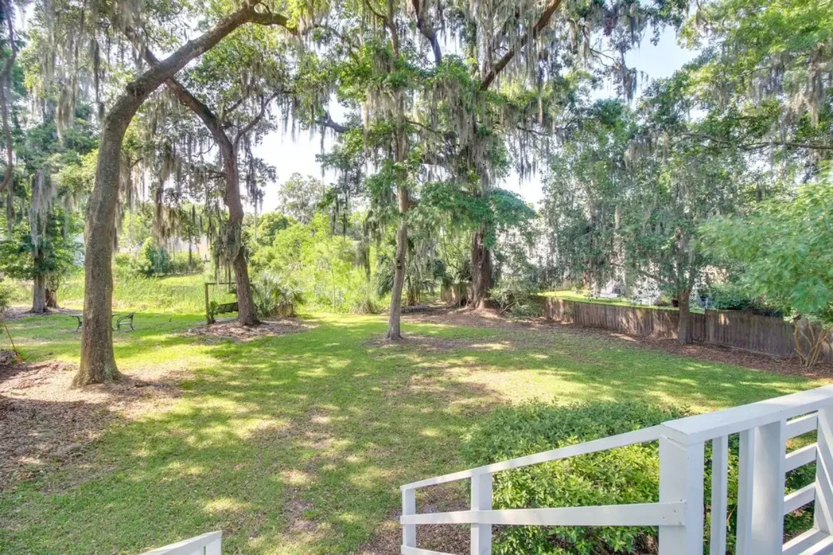Proximity Place, Cozy Savannah Home w/ Deck!