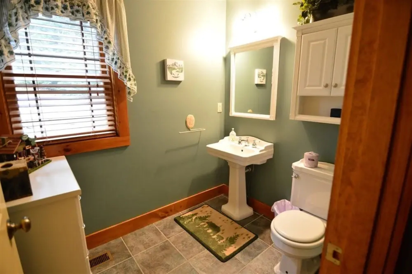 Private Pet Friendly 4 Bedroom Deluxe Vacation Home, Close to Waterville Valley Resort! - Wv68t