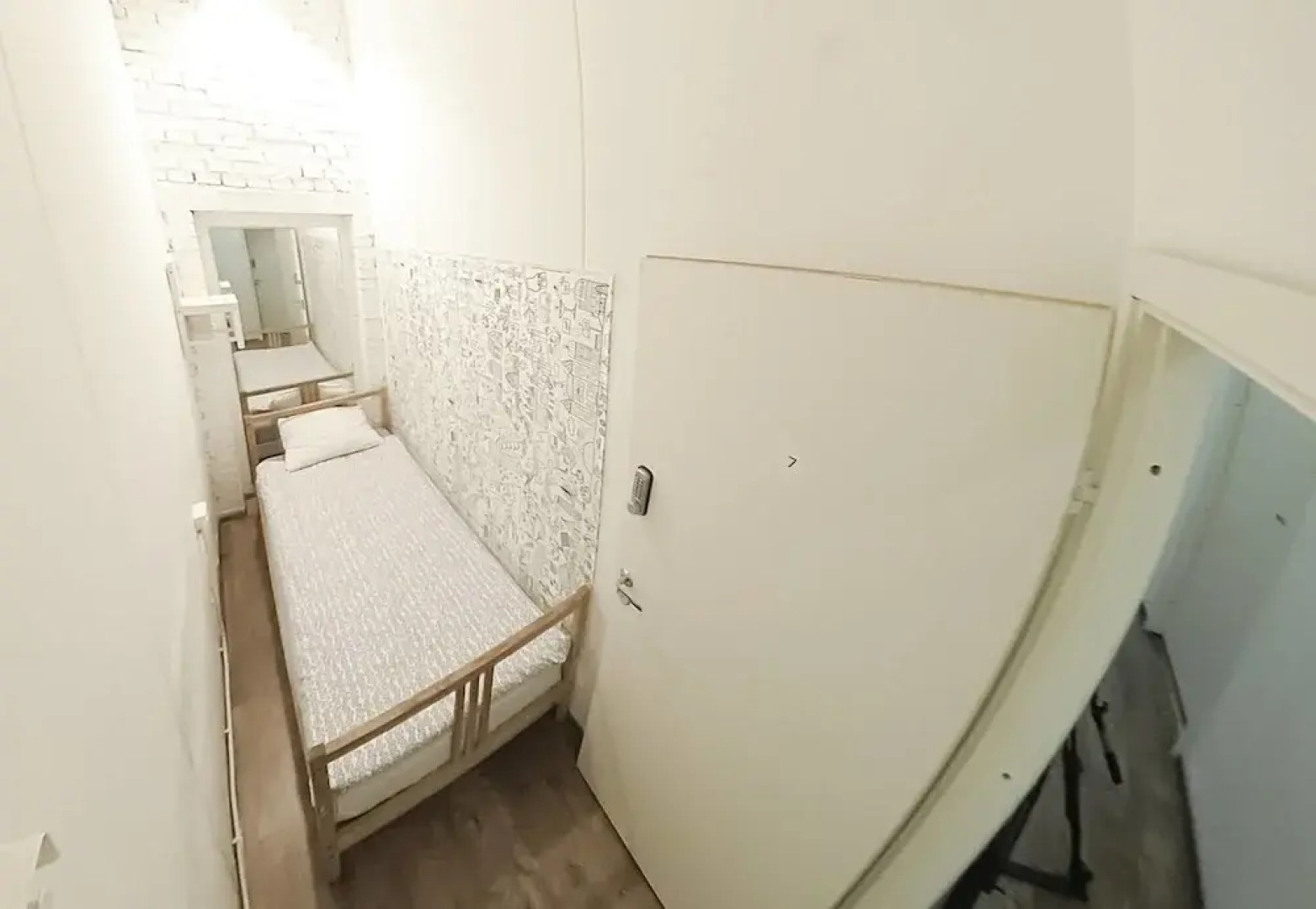 Hostel Petya and the Wolf - V.O.