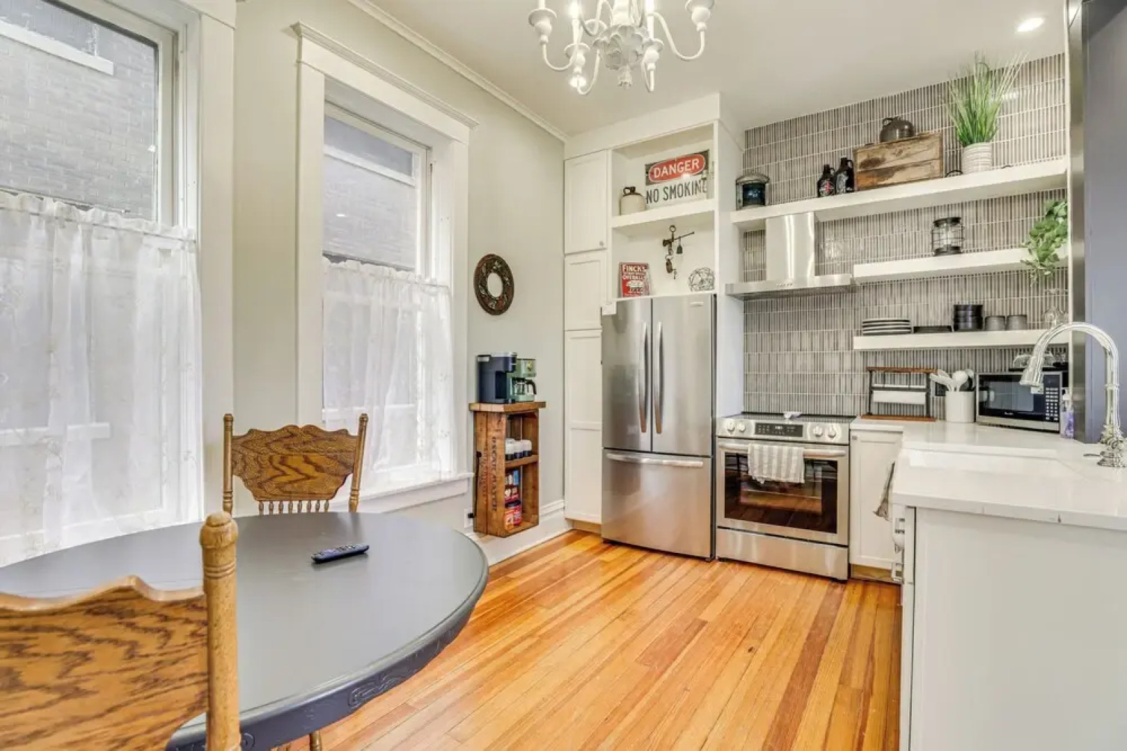 Walk Downtown: Inviting Historic Home in Dubuque!