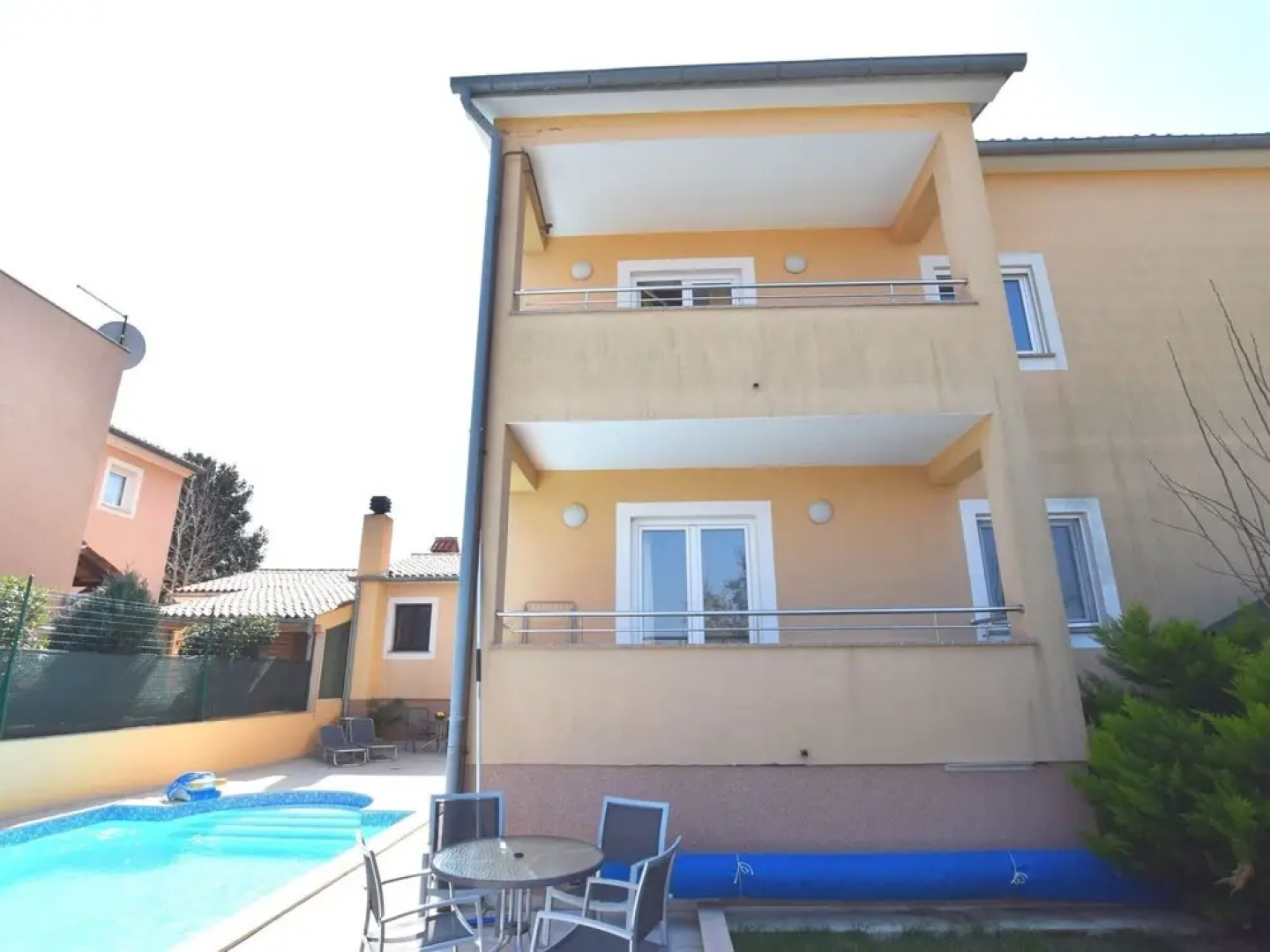 Comfortable Apartment ina Quiet Location, With a Shared Swimming Pool, Near Pula