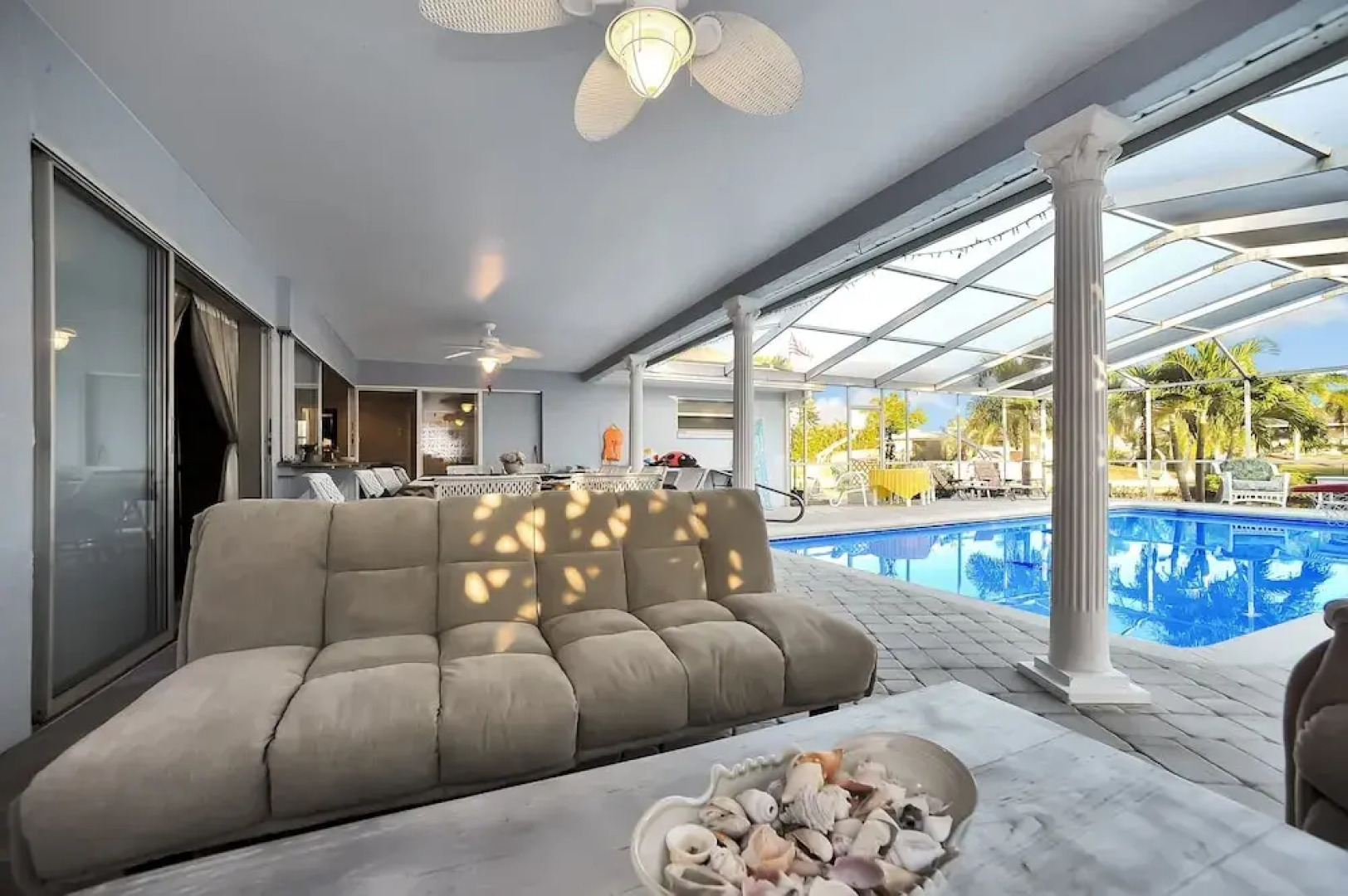 Apollo Beach W/ Pool, Room To Entertain, Pet Friendly! 6 Bedroom Home