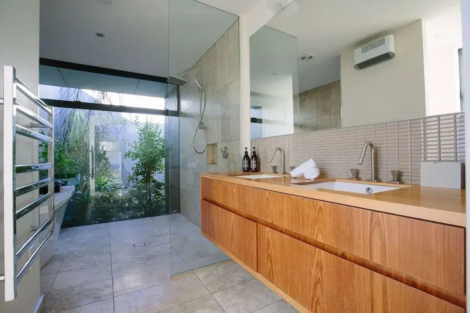 Clutha Place - Sleeps 8 - Lake Views - Balcony