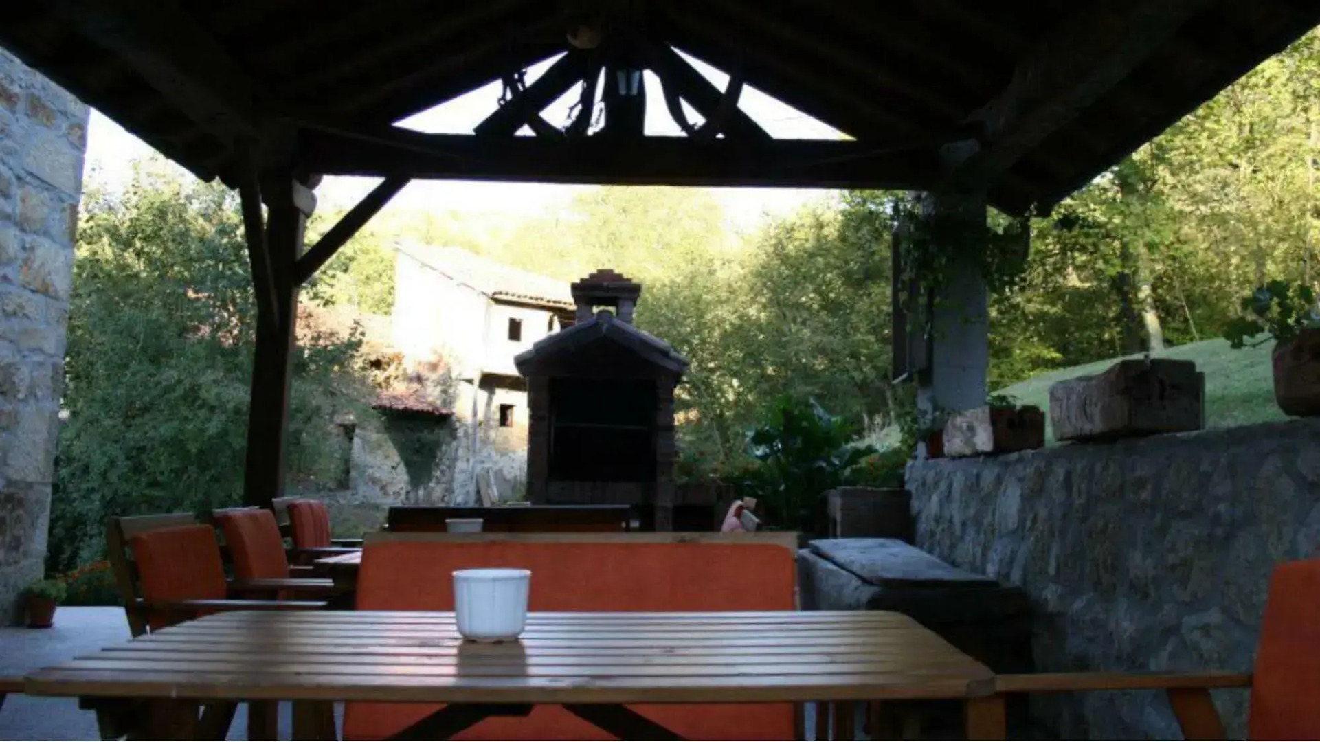 Apartamentos Rurales La Caviana