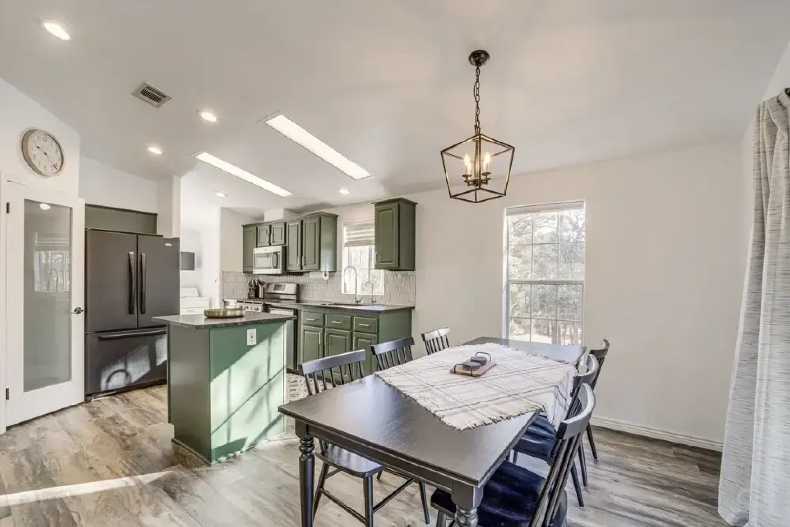 Mtn Views + Playground: Family-friendly Pine Cabin