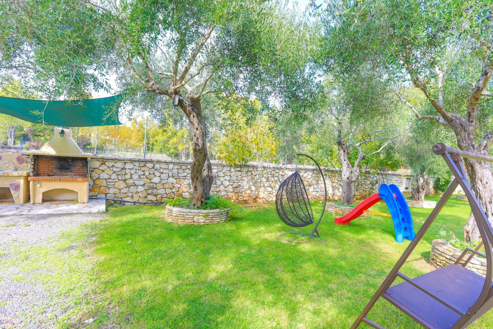 Captain Alex Villa Ena