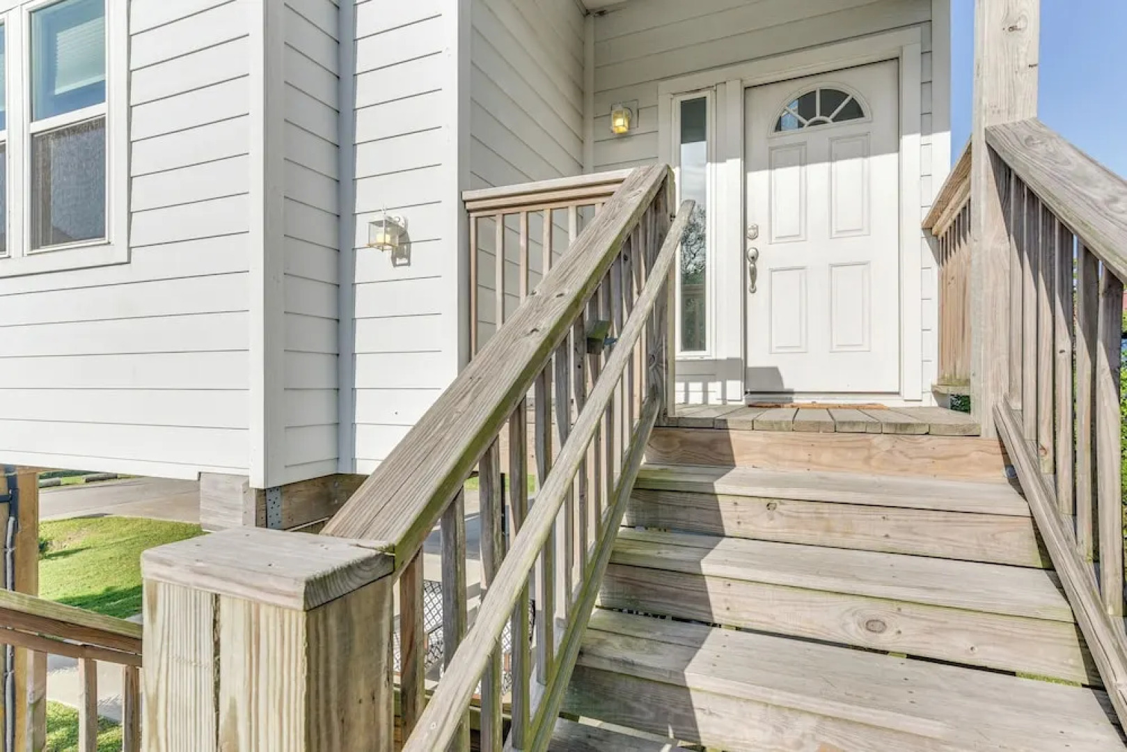 Seabrook Getaway w/ Balconies & Bay Views!