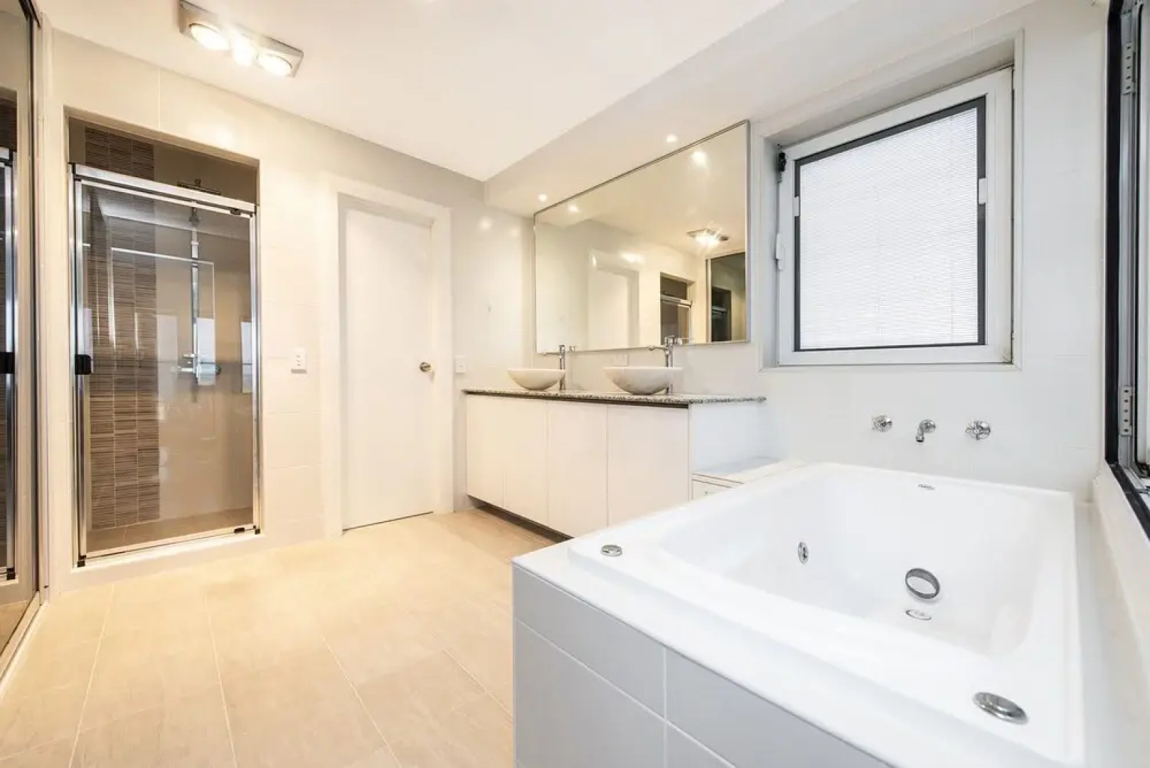 Ocean Surf - Luxury Apartment With Ocean Views