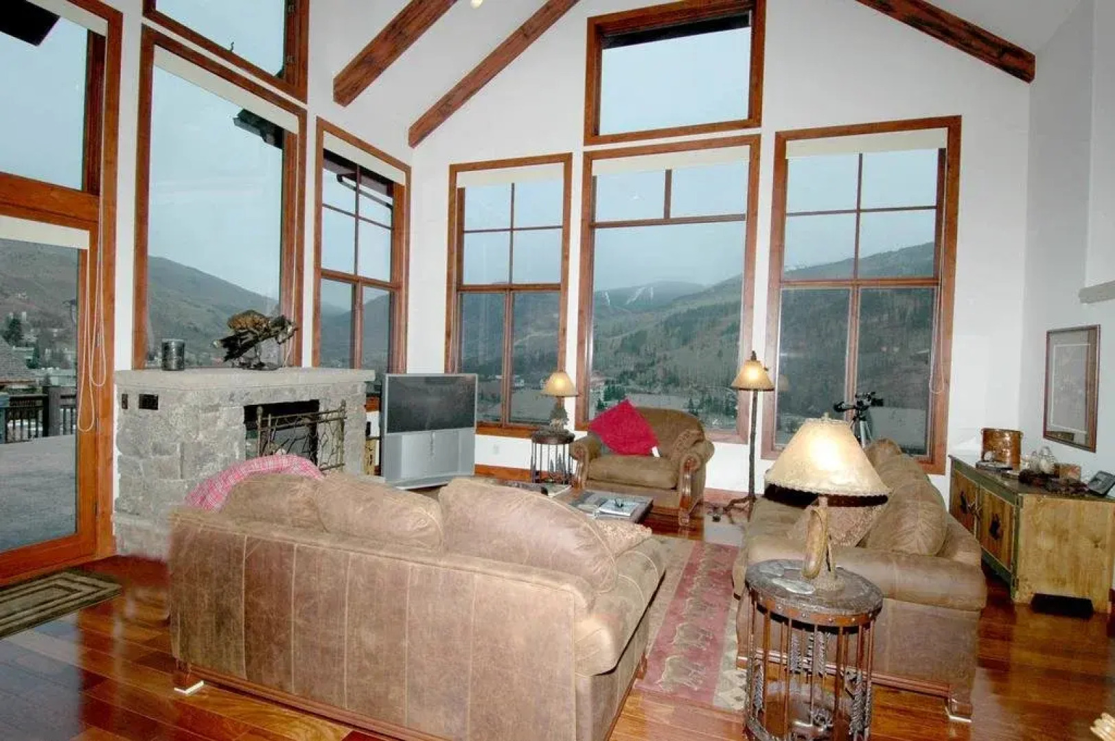 Robason 6 Bedroom Home by RedAwning