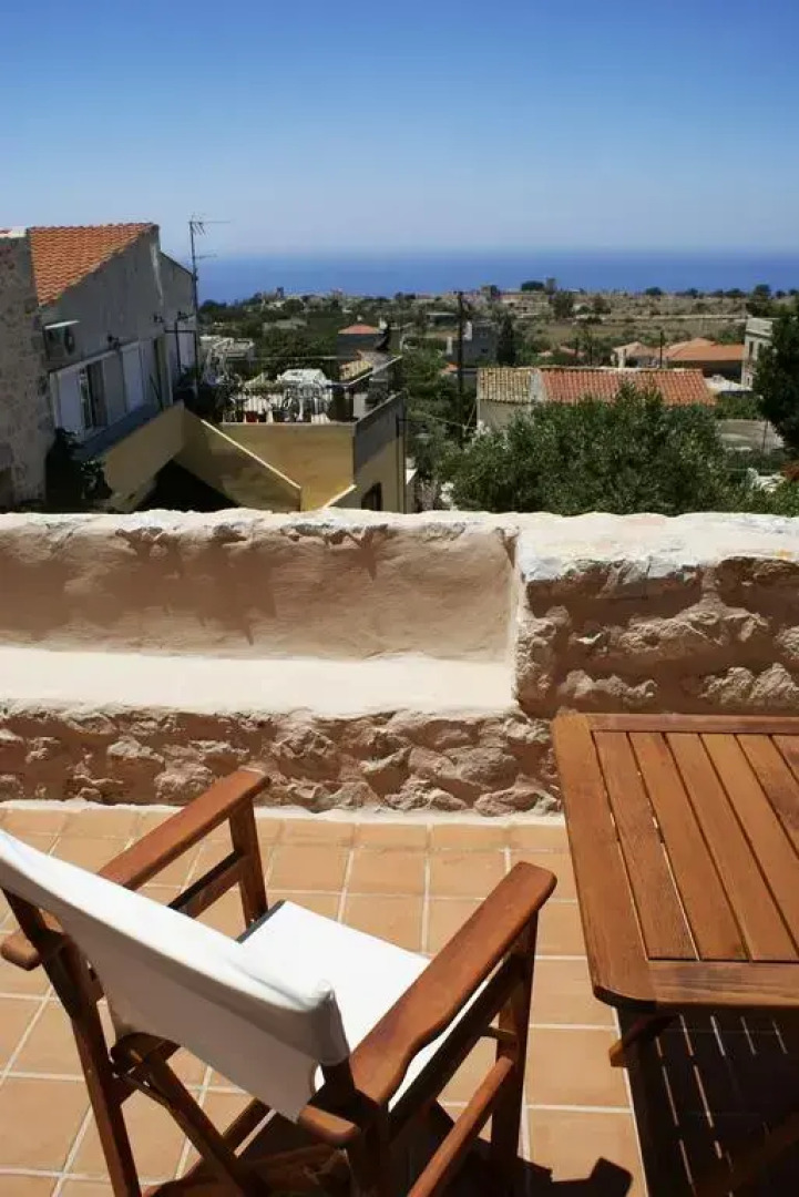 To Karavi Guesthouse