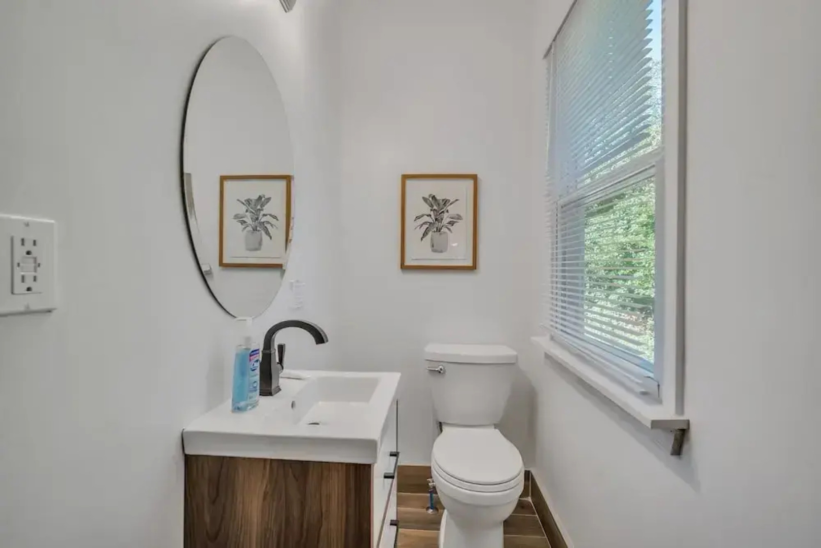 Pet Friendly 5BR Home near Downtown Detroit by RedAwning