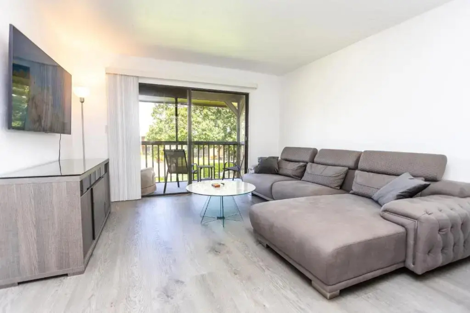 Bass & Sun Condominium 2/2 Bedroom