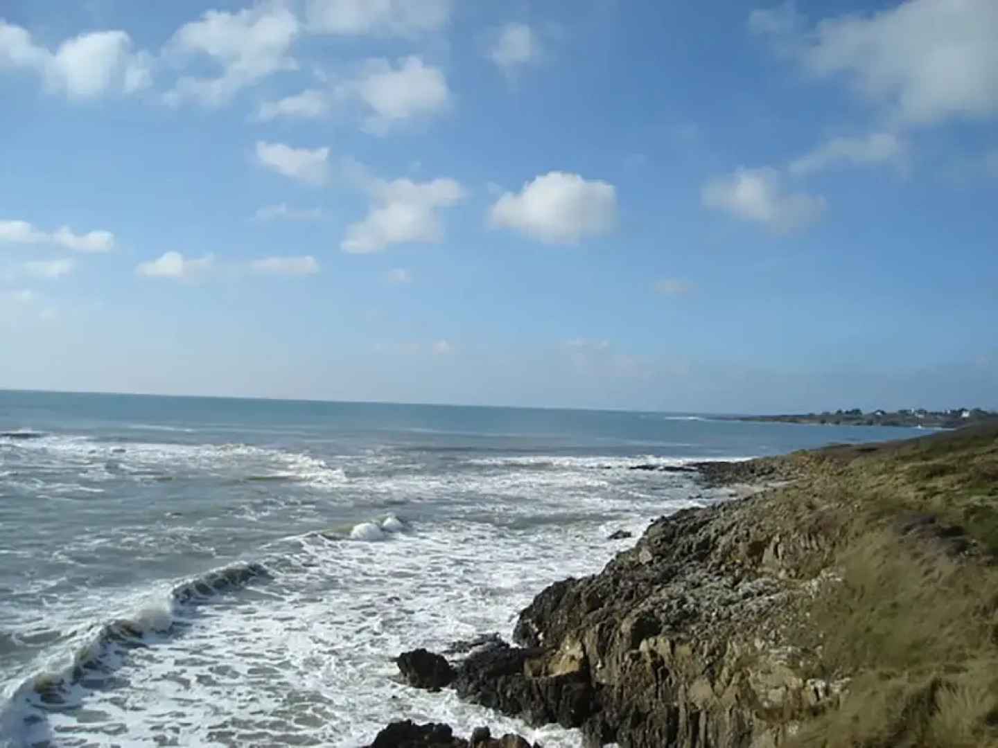 Classic Holiday Home in Riec-sur-bélon With Private Garden