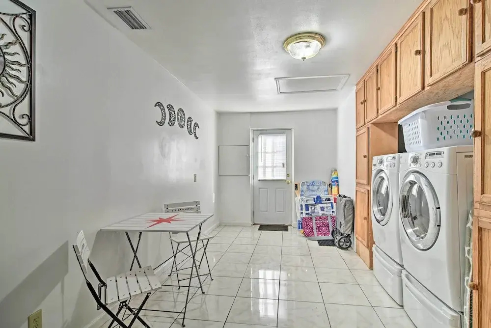 Idyllic Largo Escape w/ Private Pool & Lanai!