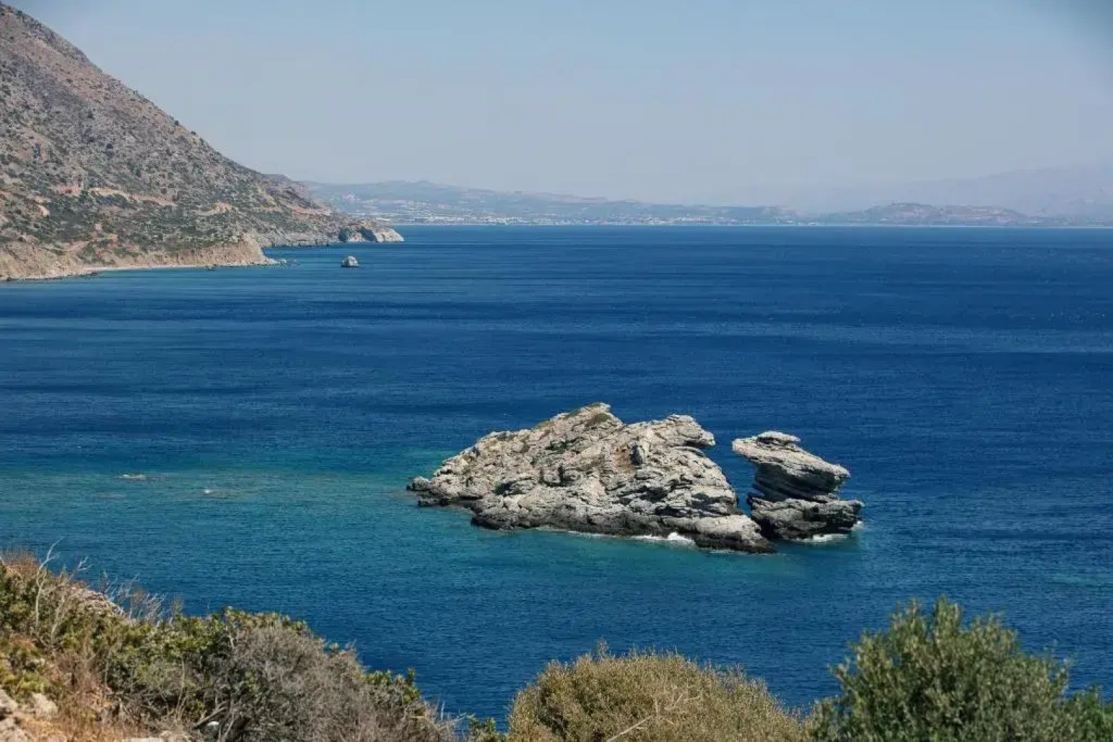 Seafront luxury villa with infinity pool & devine views!