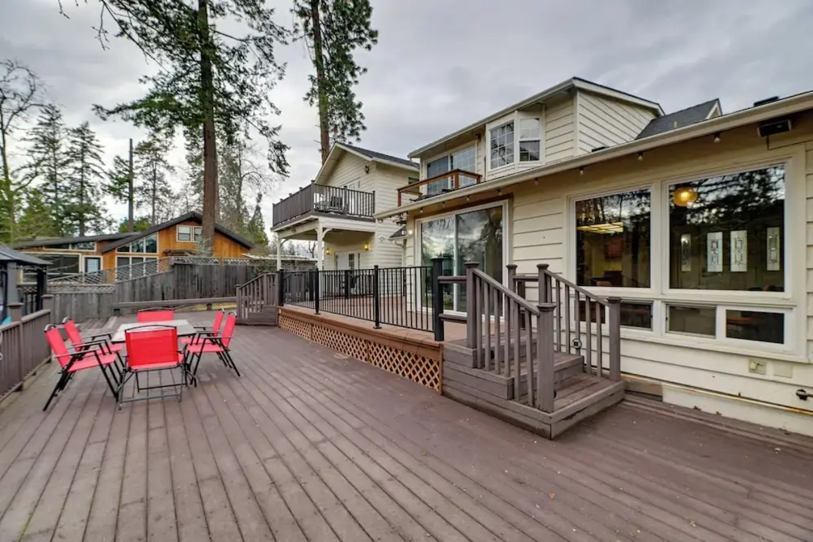Spacious Grants Pass Home w/ Hot Tub & Views!