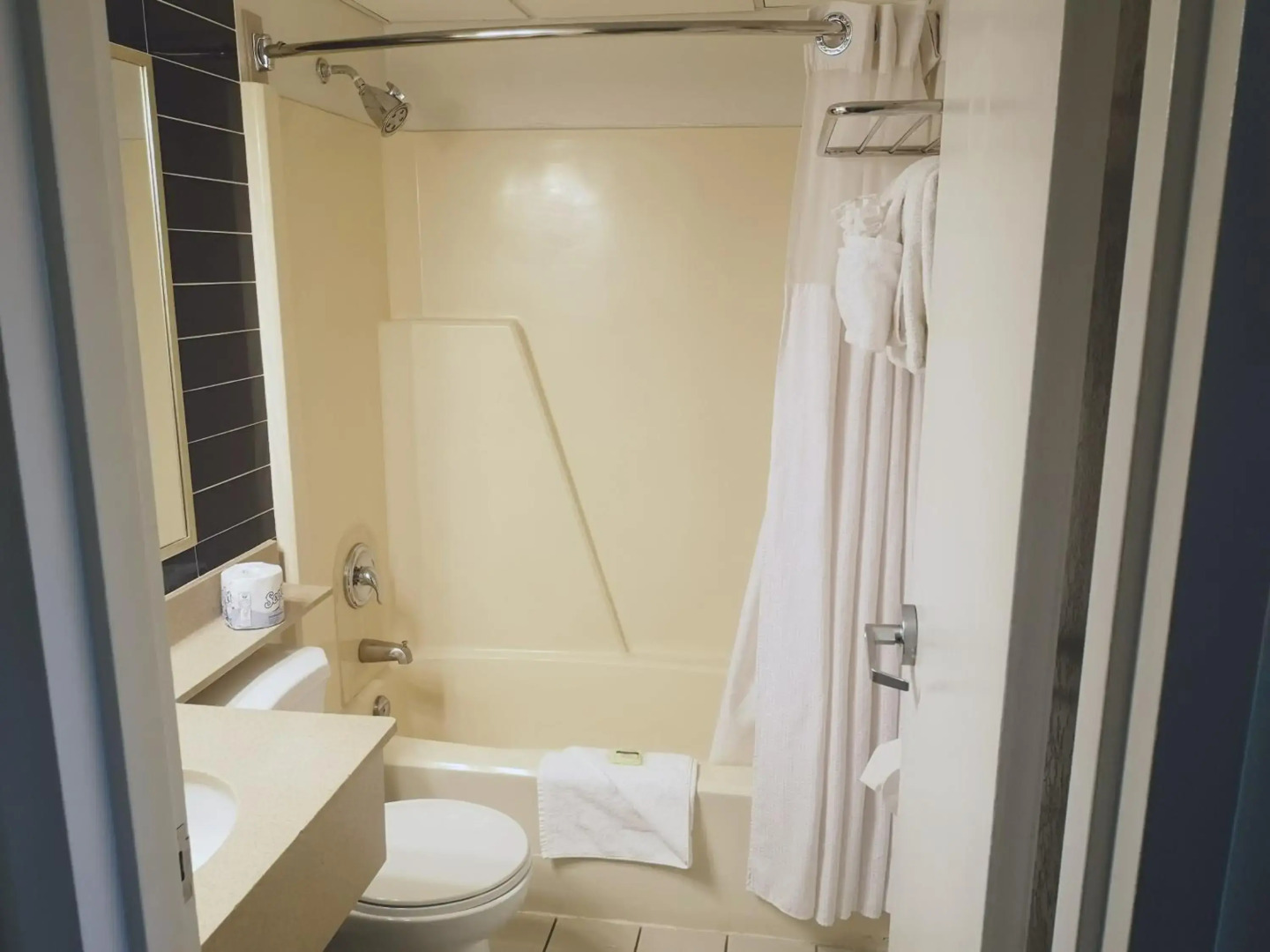 Travelodge by Wyndham Edmonton West