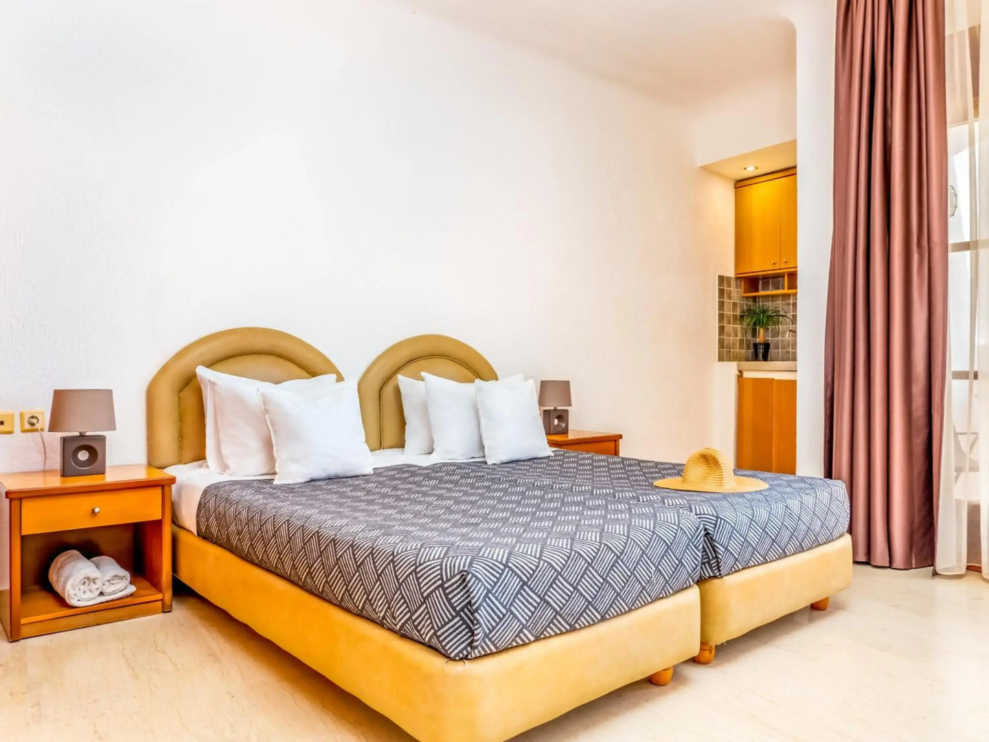 Elounda Alikes Suites & Studios