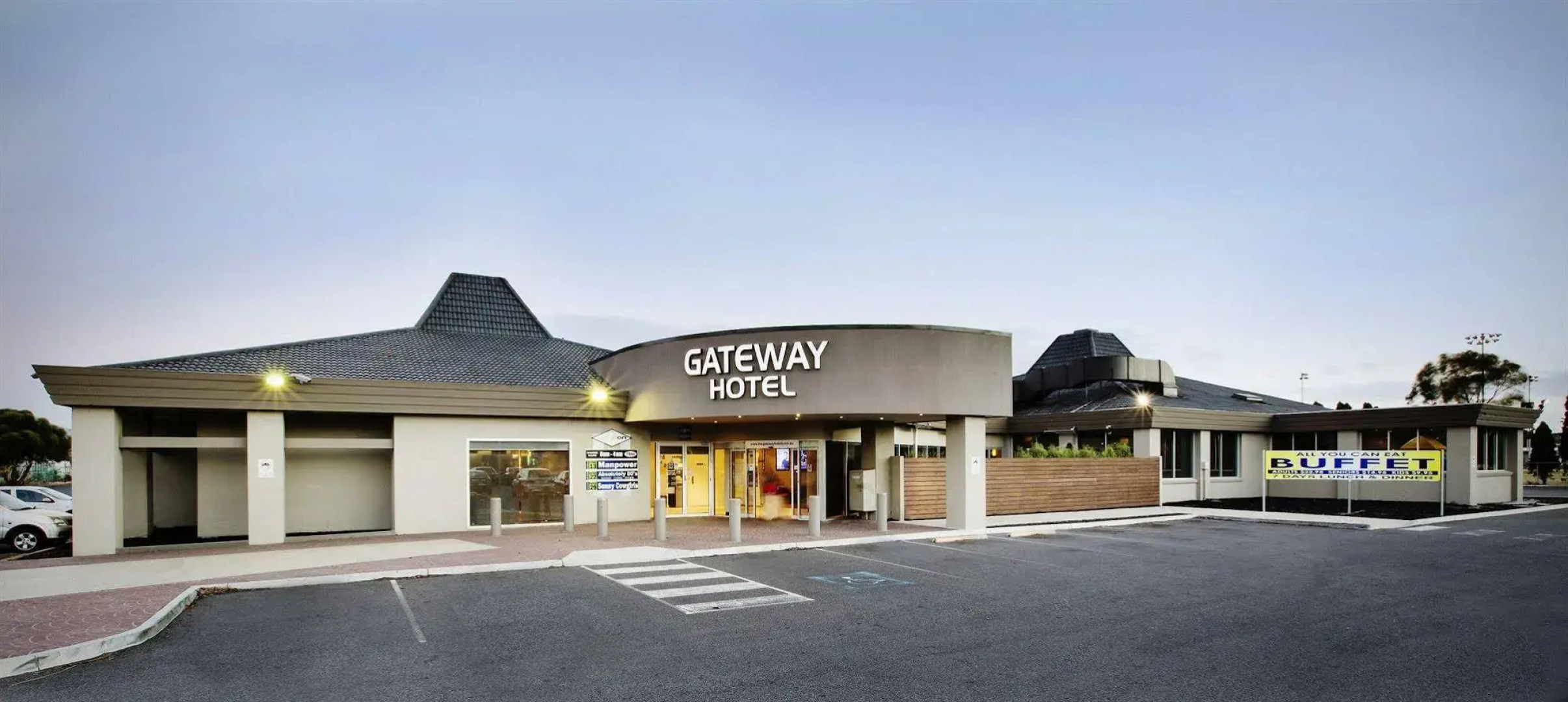 Nightcap at Gateway Hotel