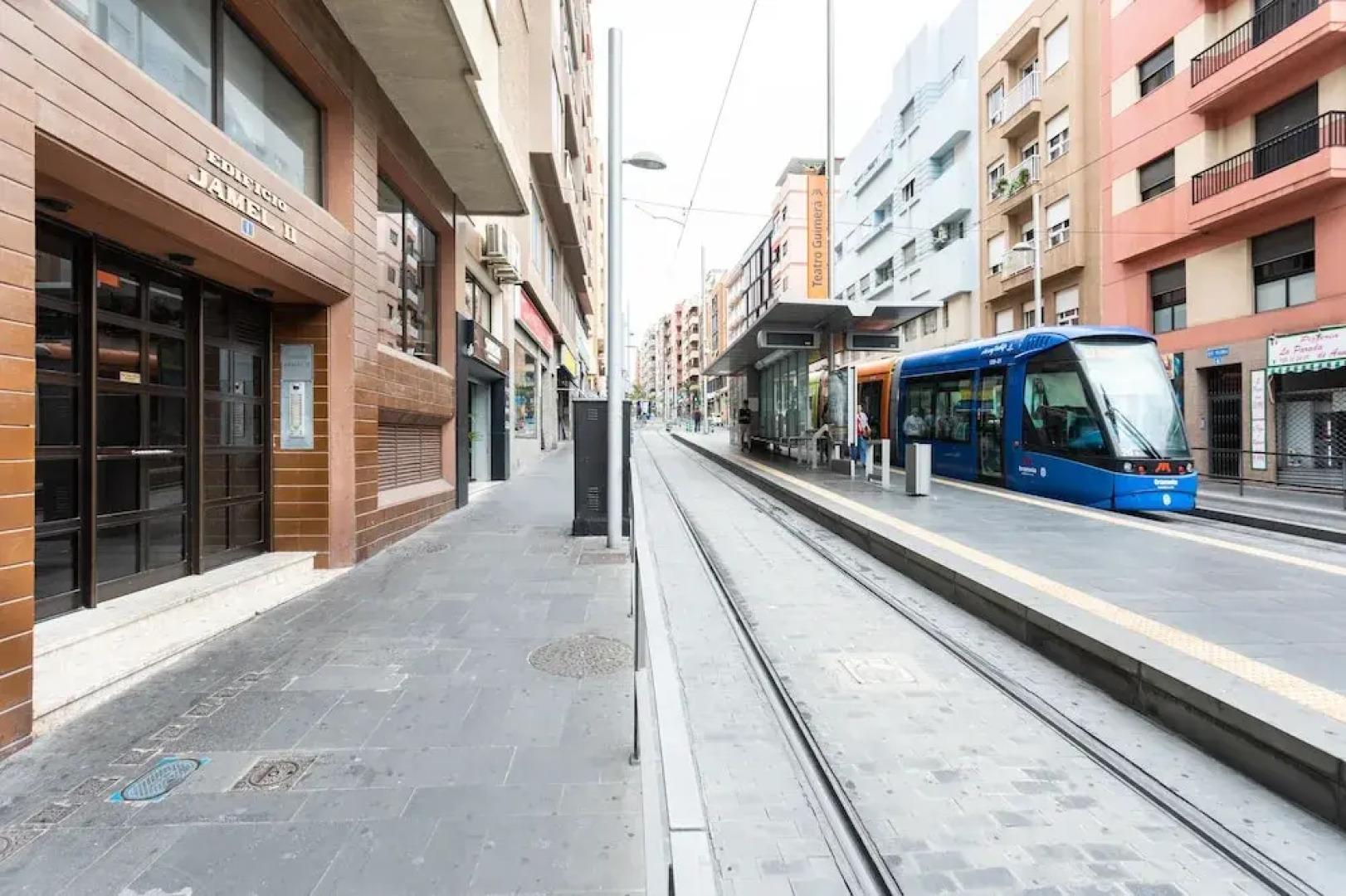 HomeLike Spacious Classic Design