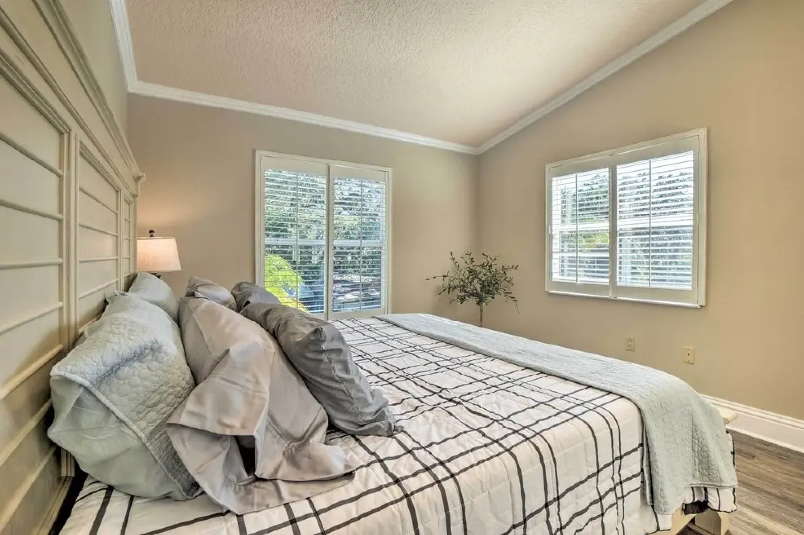 Charming Port Richey Retreat w/ Shared Dock