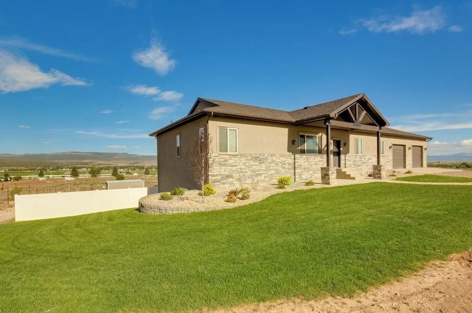 Ranch Escape w/ Patio ~ 21 Mi to Bryce Canyon