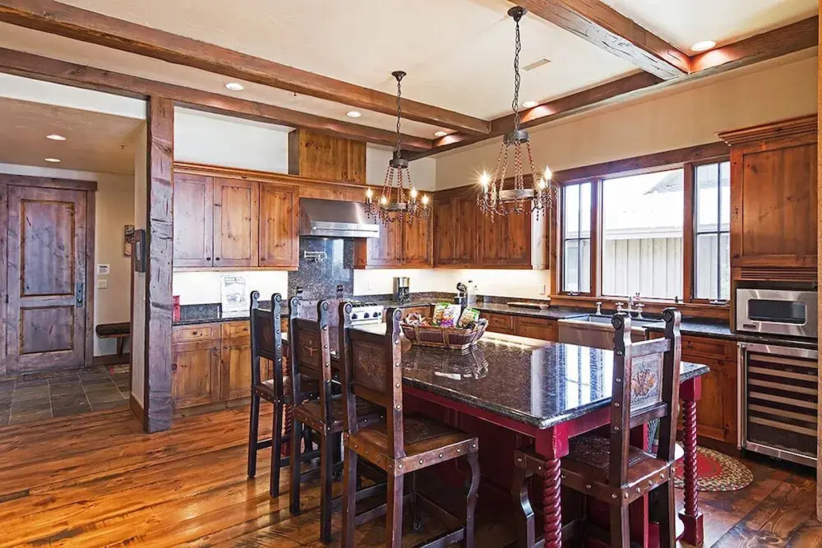 4BR Luxury Ranch Cabin by RedAwning