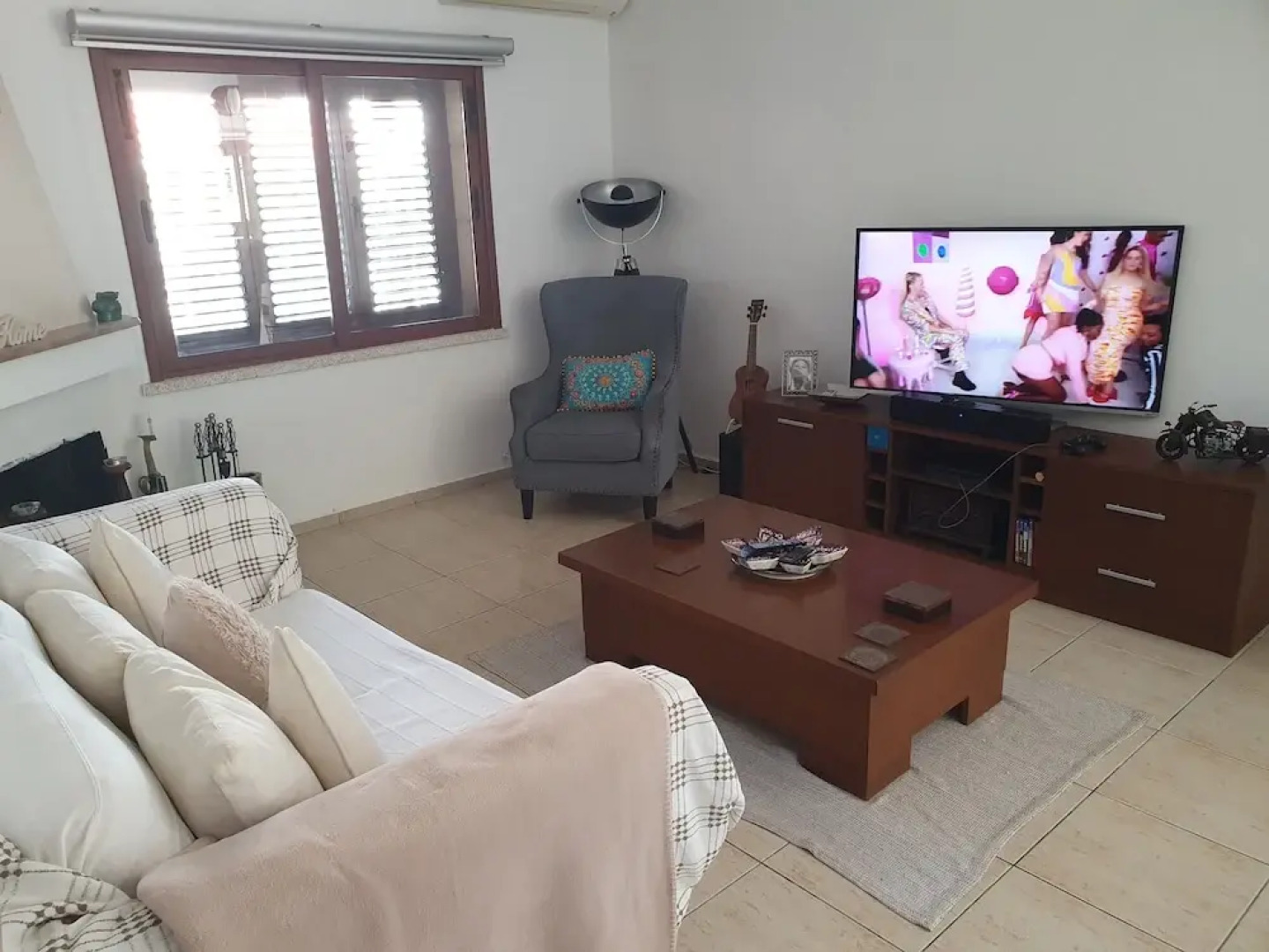 Inviting 3-bed Villa in Kayalar