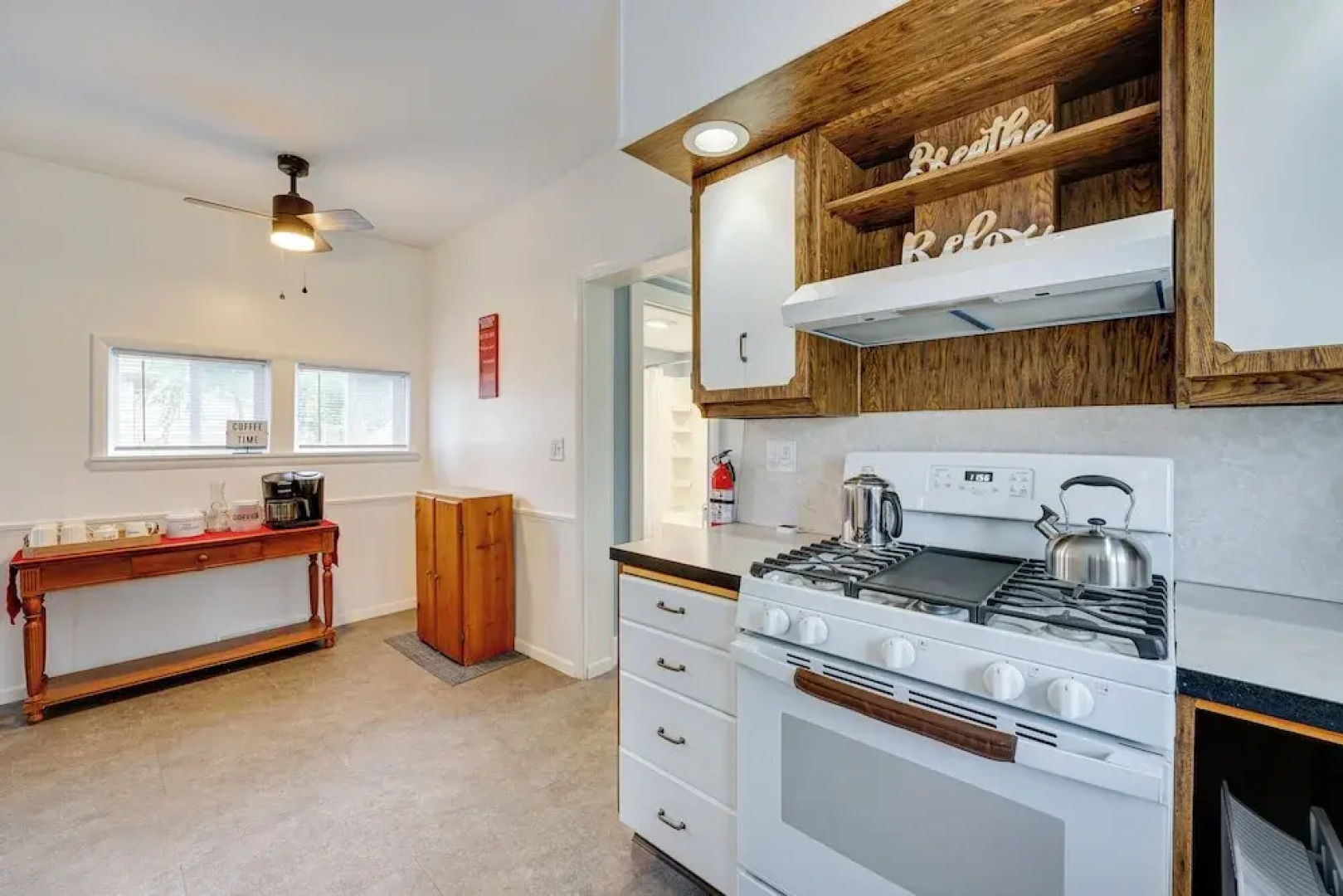 Cozy Hart Getaway w/ Fire Pit < 1 Mi to Lake!