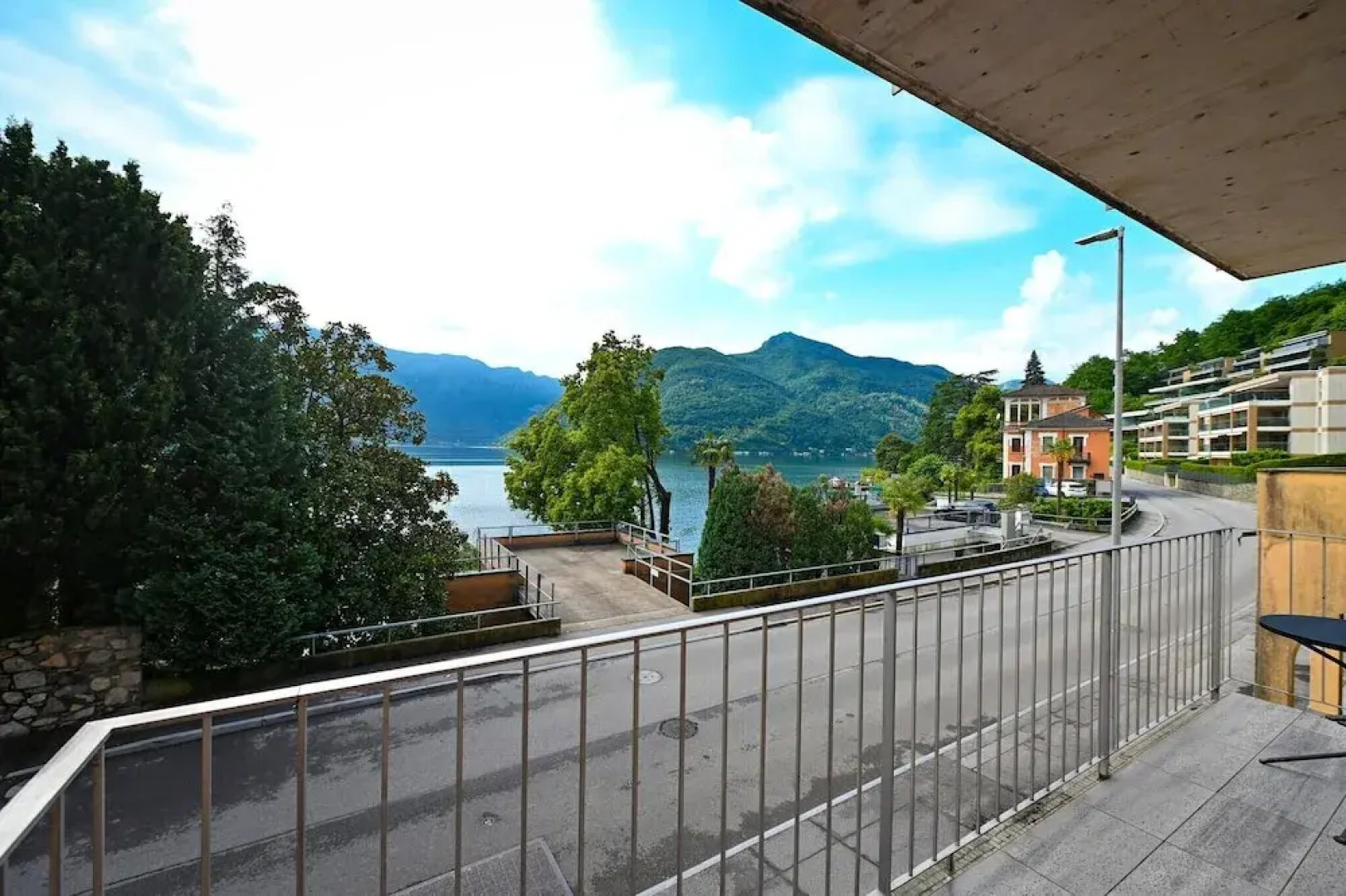 Sunny Suite With Lake View