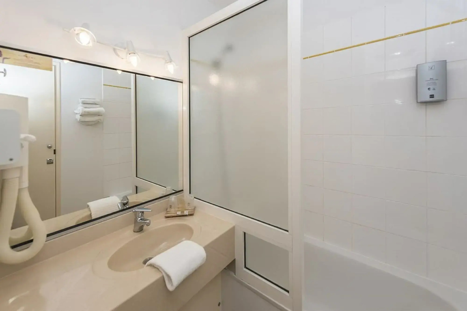 Hostellerie Saint Vincent Beauvais Aéroport